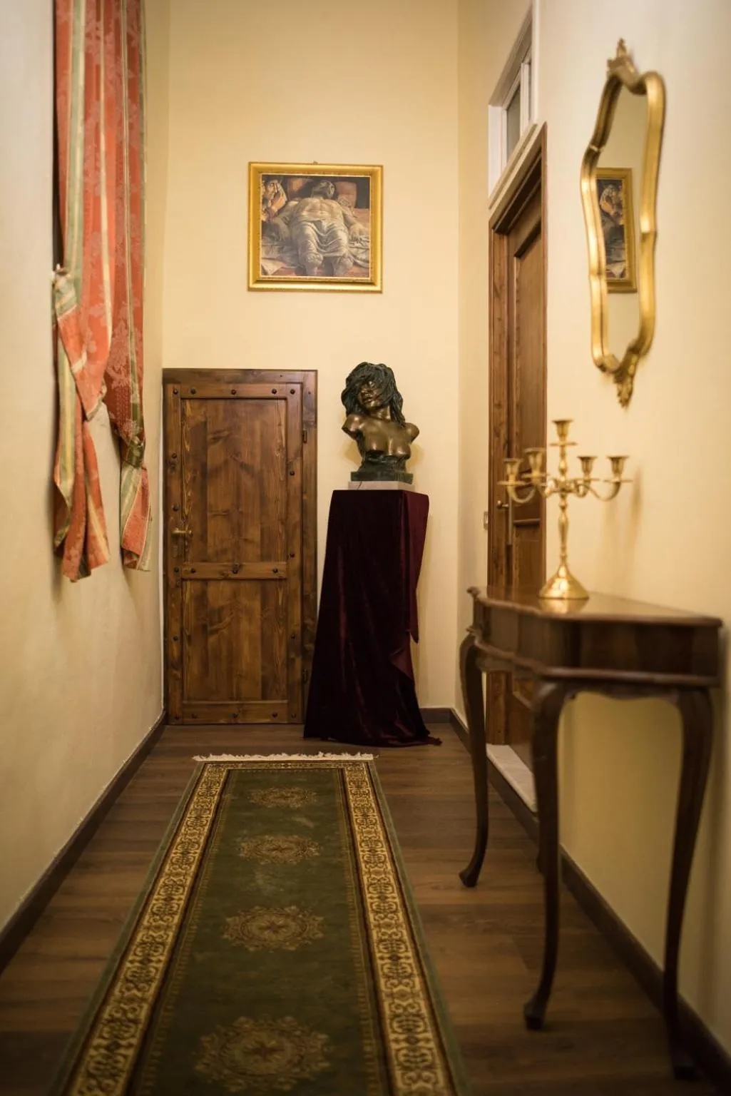 Decorative detail in All'ombra della Torre only Rooms