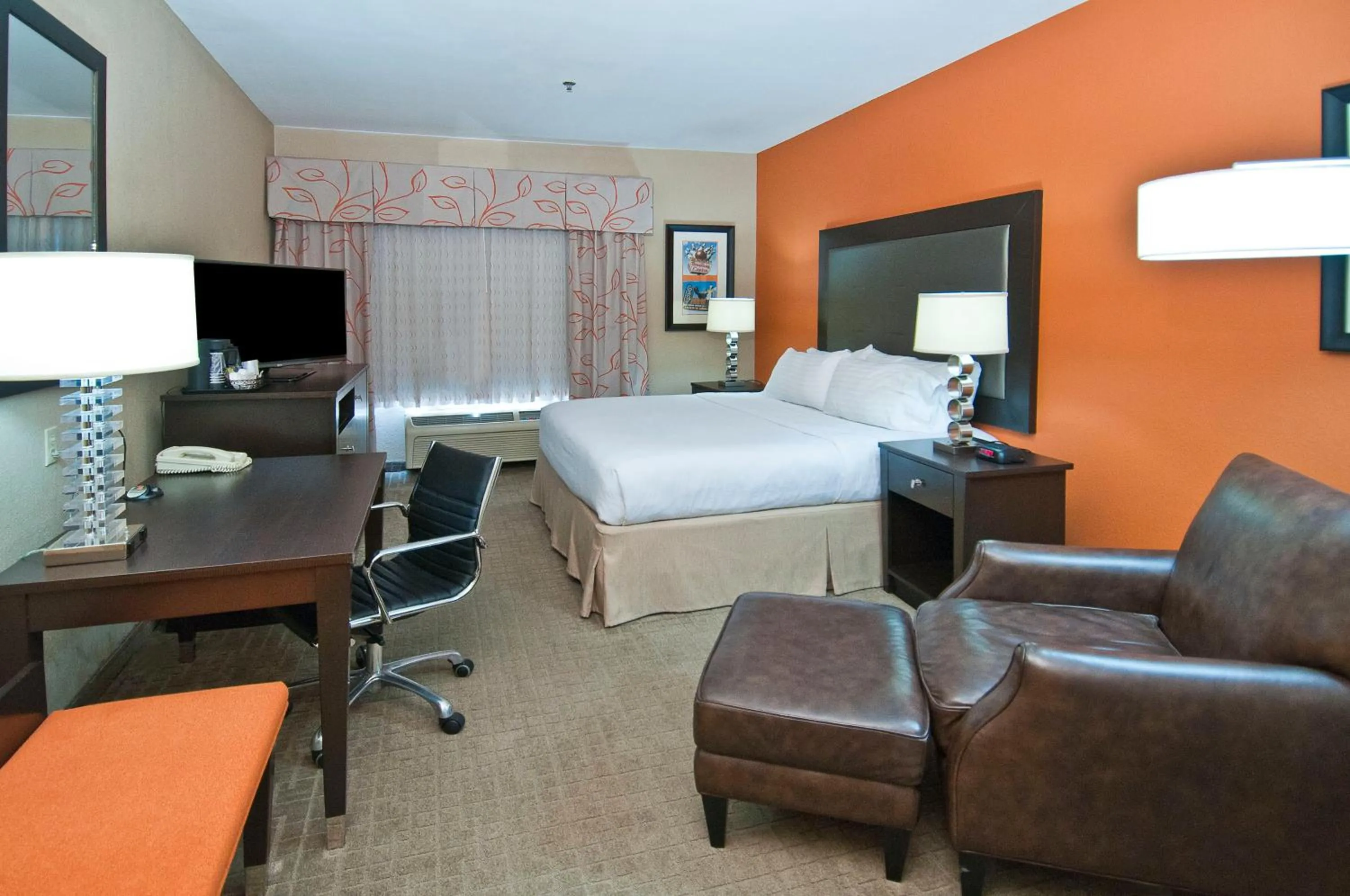 Photo of the whole room, Bed in Holiday Inn Hotel & Suites Slidell by IHG