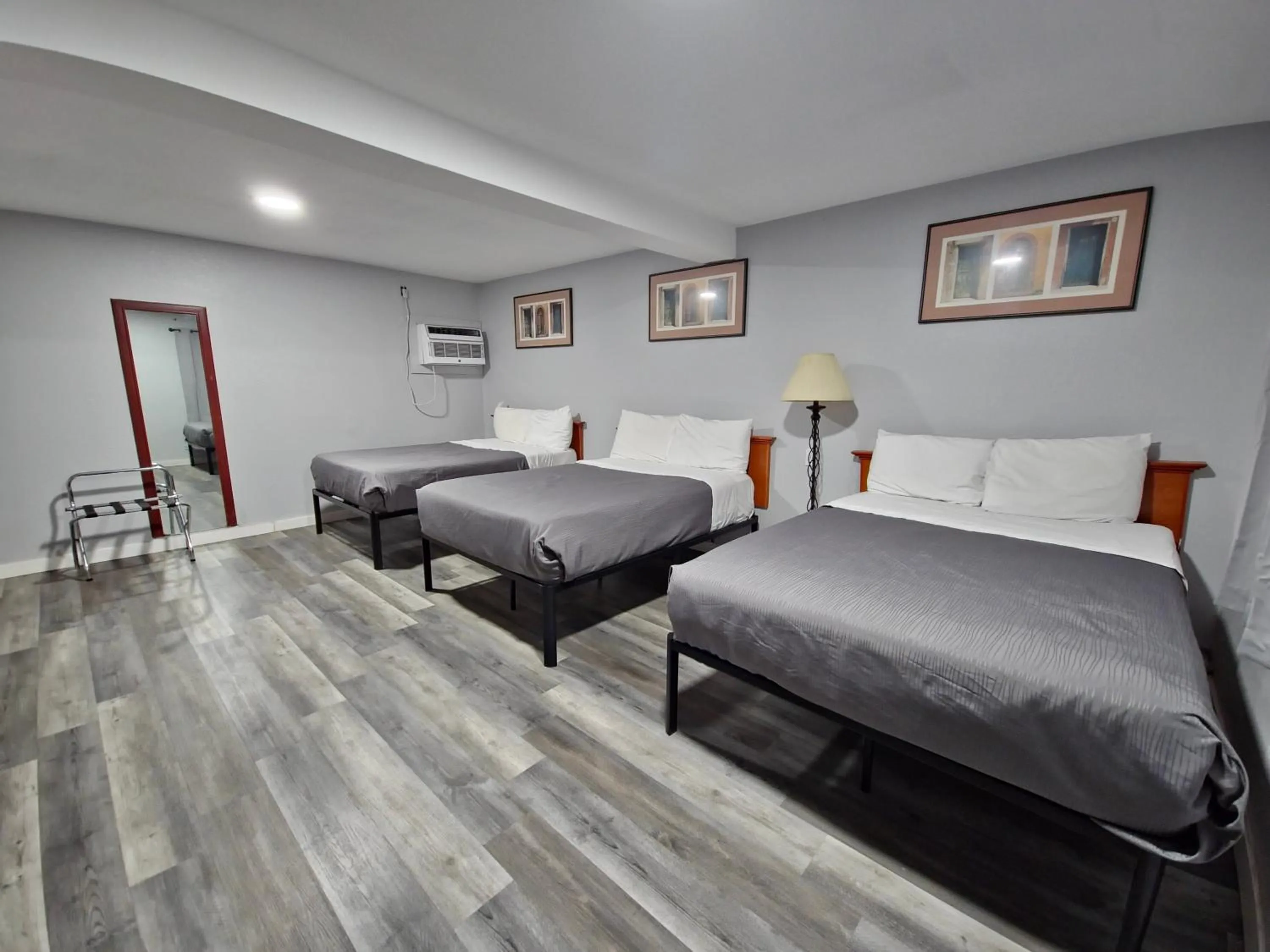 Bedroom, Bed in The L Motel Downtown/NAU Conference Center