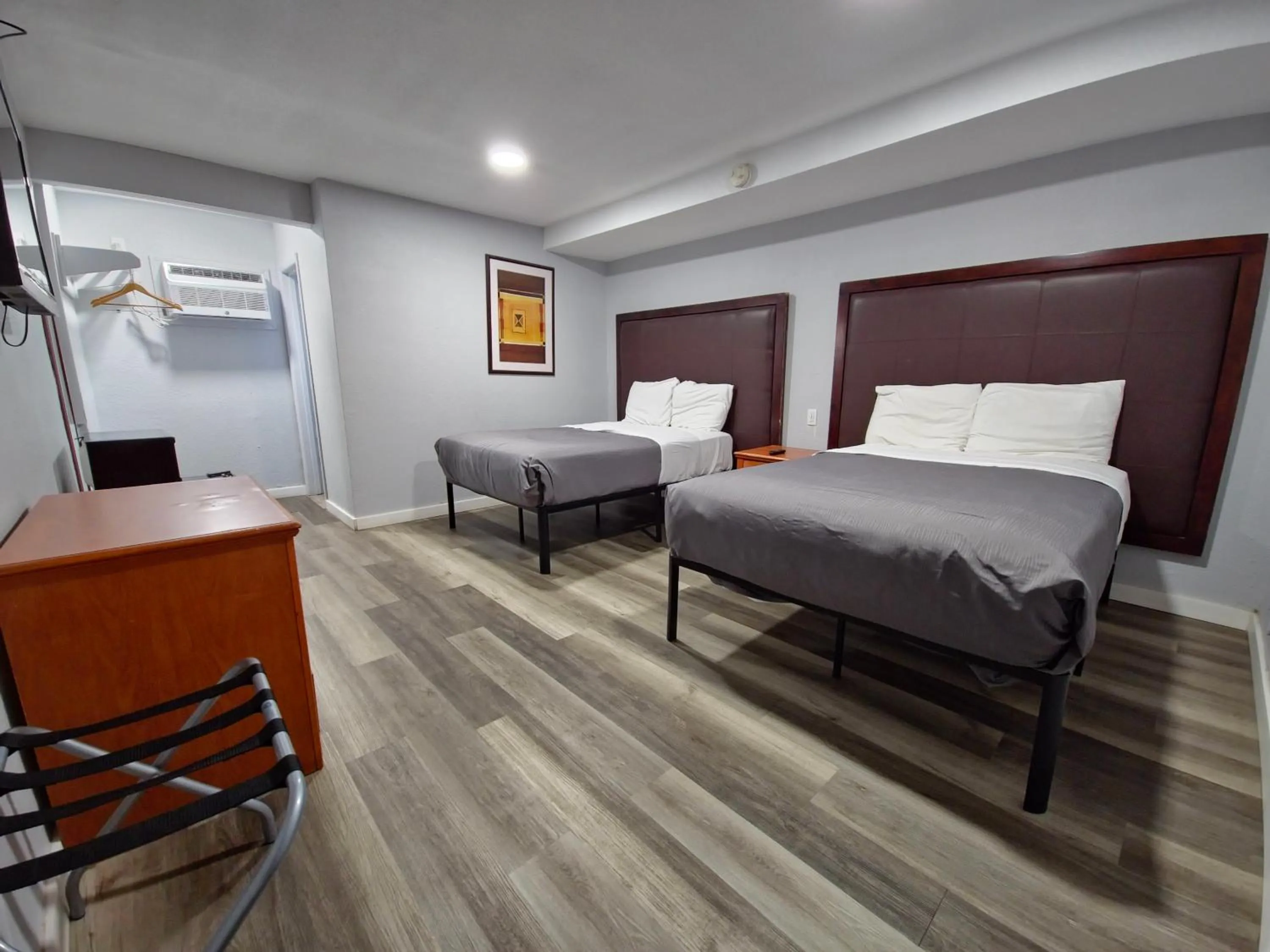 Bedroom, Bed in The L Motel Downtown/NAU Conference Center