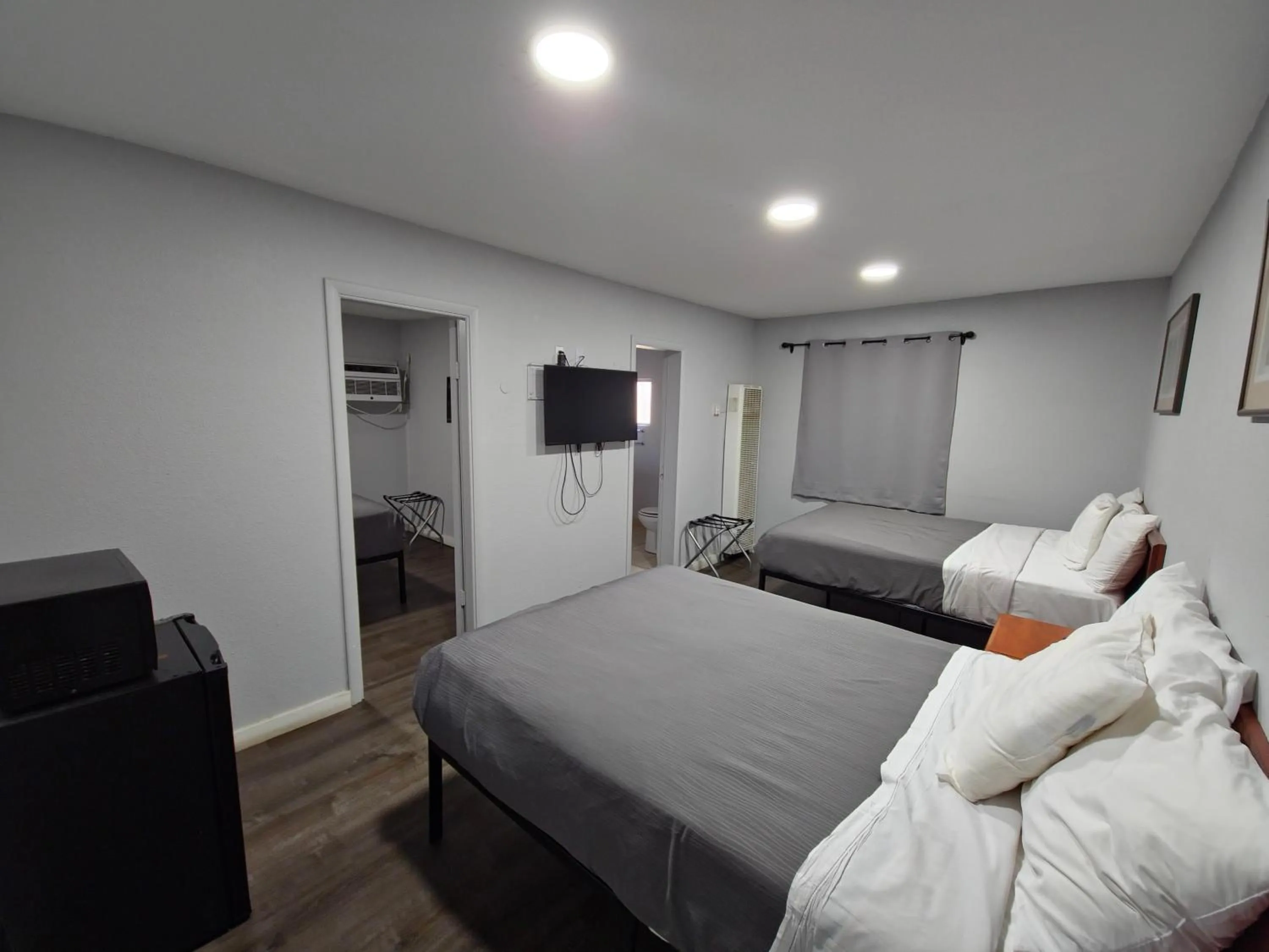 Bedroom, Bed in The L Motel Downtown/NAU Conference Center