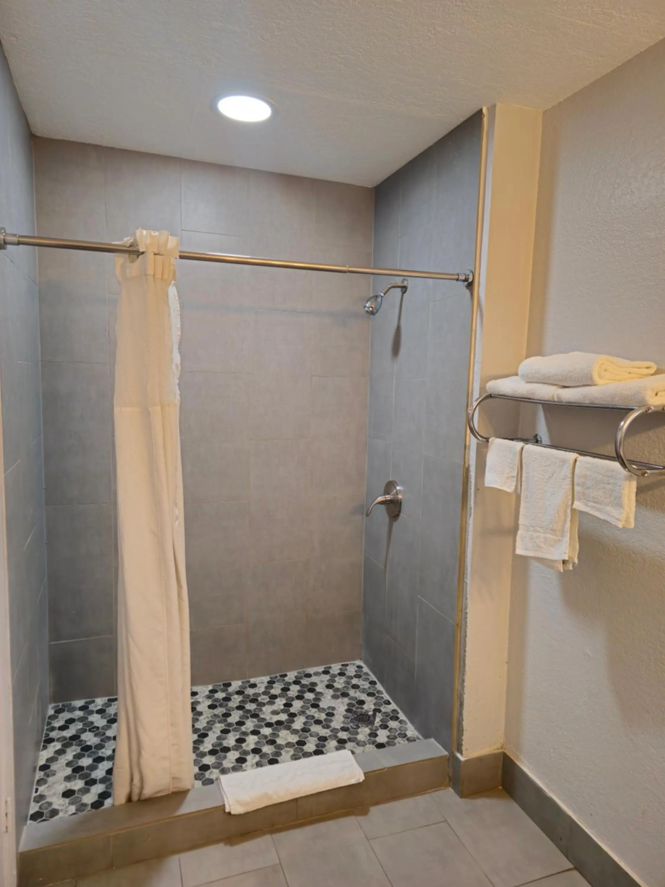 Shower in The L Motel Downtown/NAU Conference Center