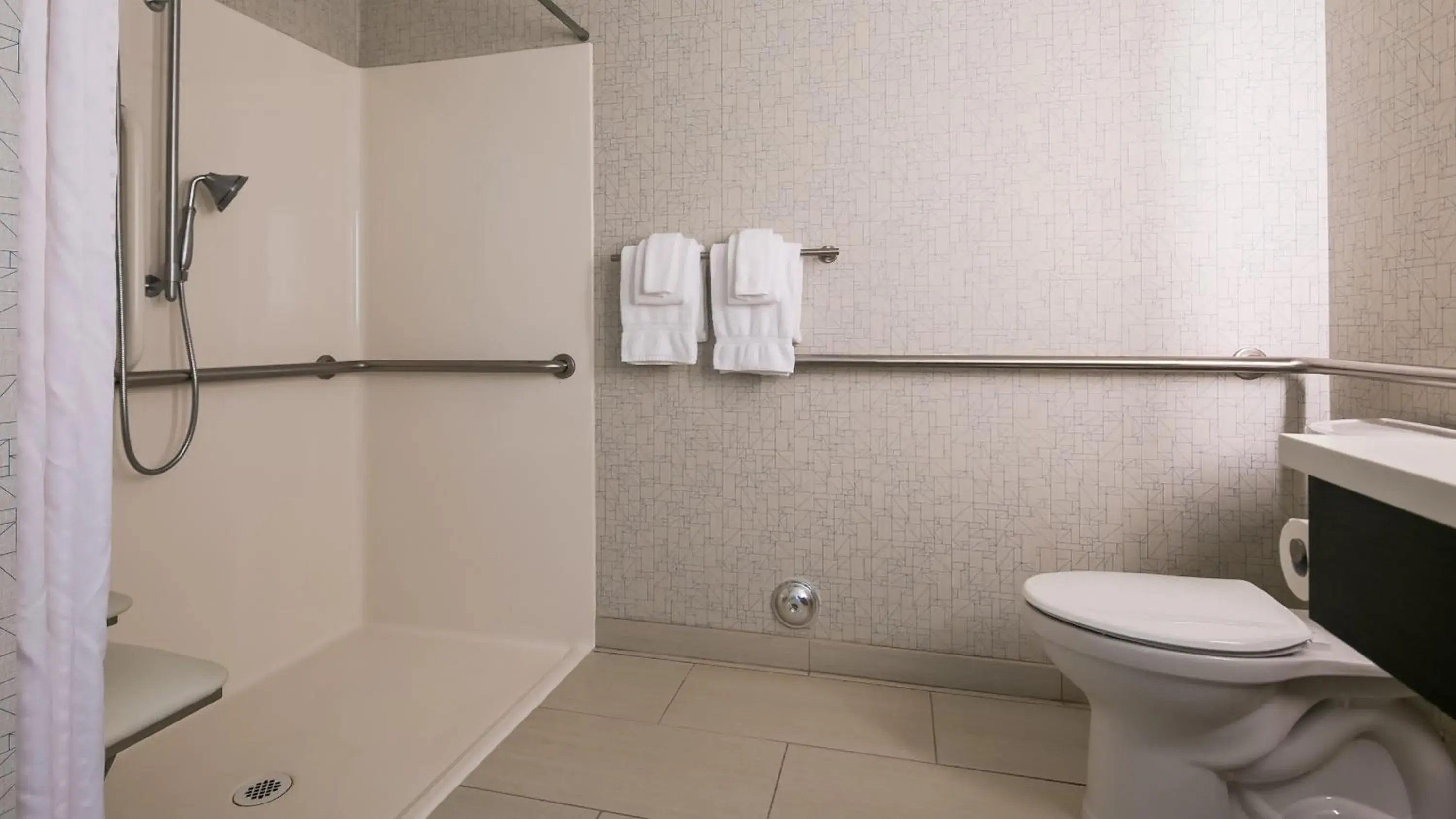King Room - Mobility Access/Hearing Accessible in Holiday Inn Express Hotel & Suites Everett by IHG King Room - Mobility Access/Hearing Accessible in Holiday Inn Express Hotel & Suites Everett by IHG