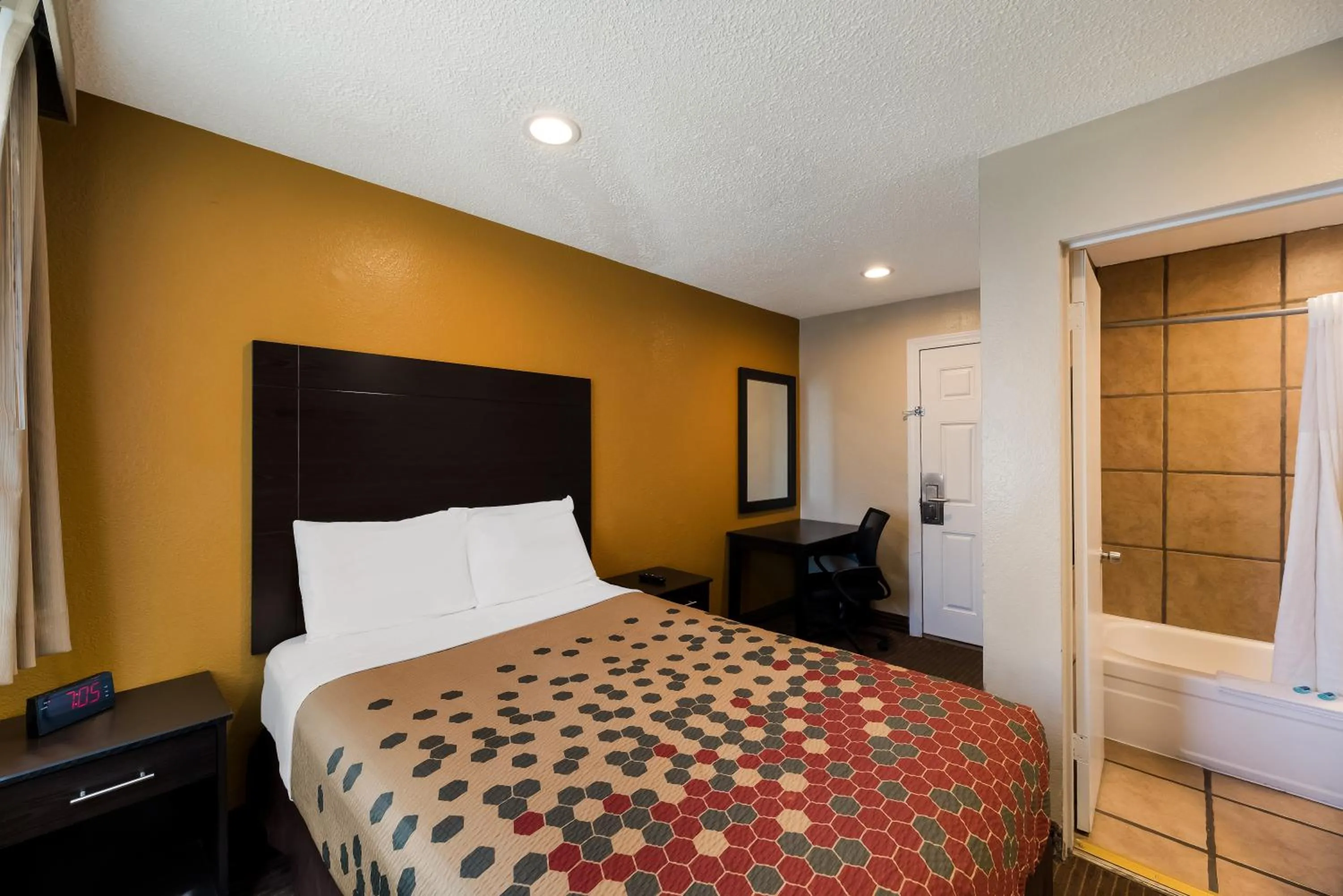 Bed in Rodeway Inn Flagstaff-Downtown