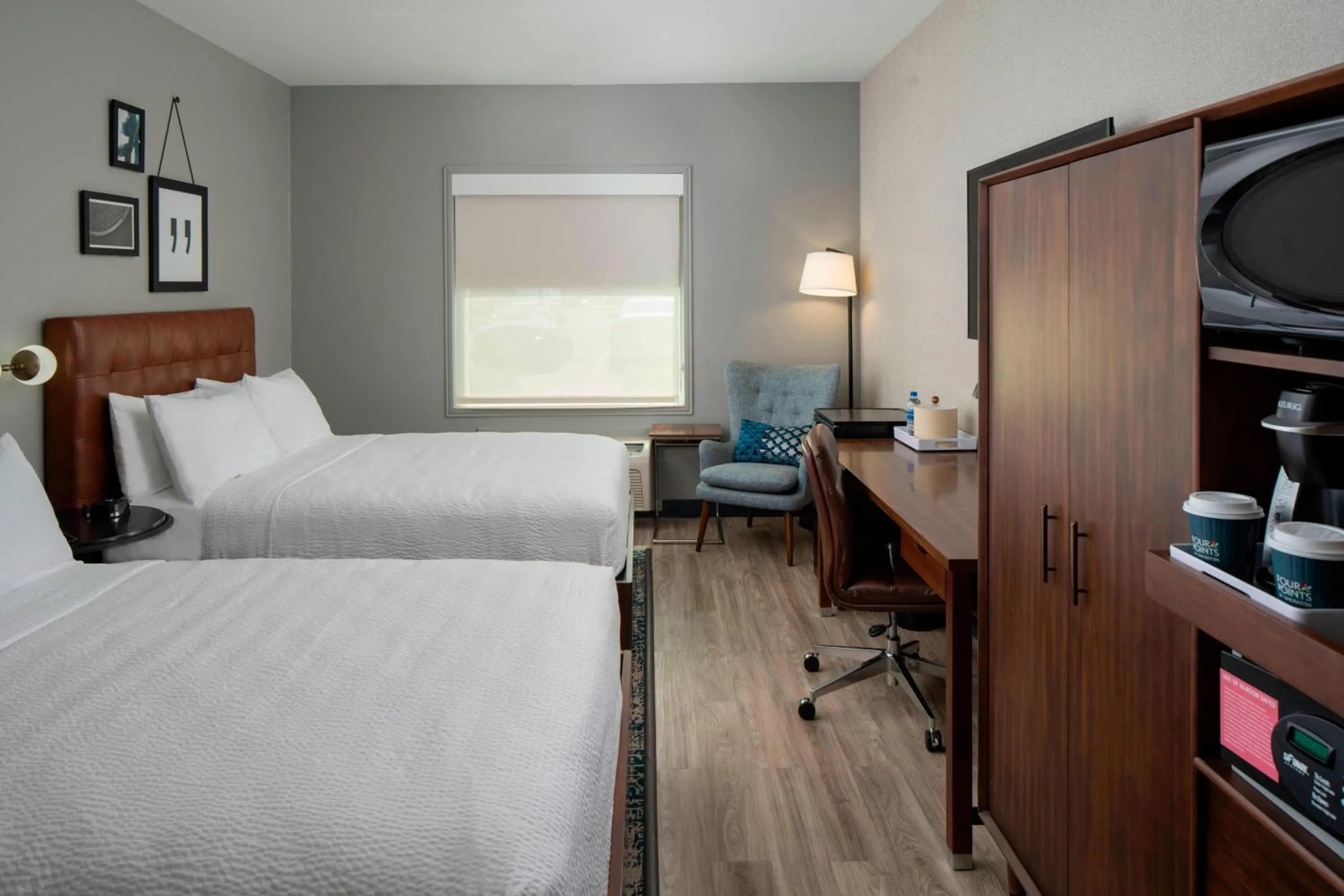 Photo of the whole room, Bed in Four Points by Sheraton Dallas Arlington Entertainment District