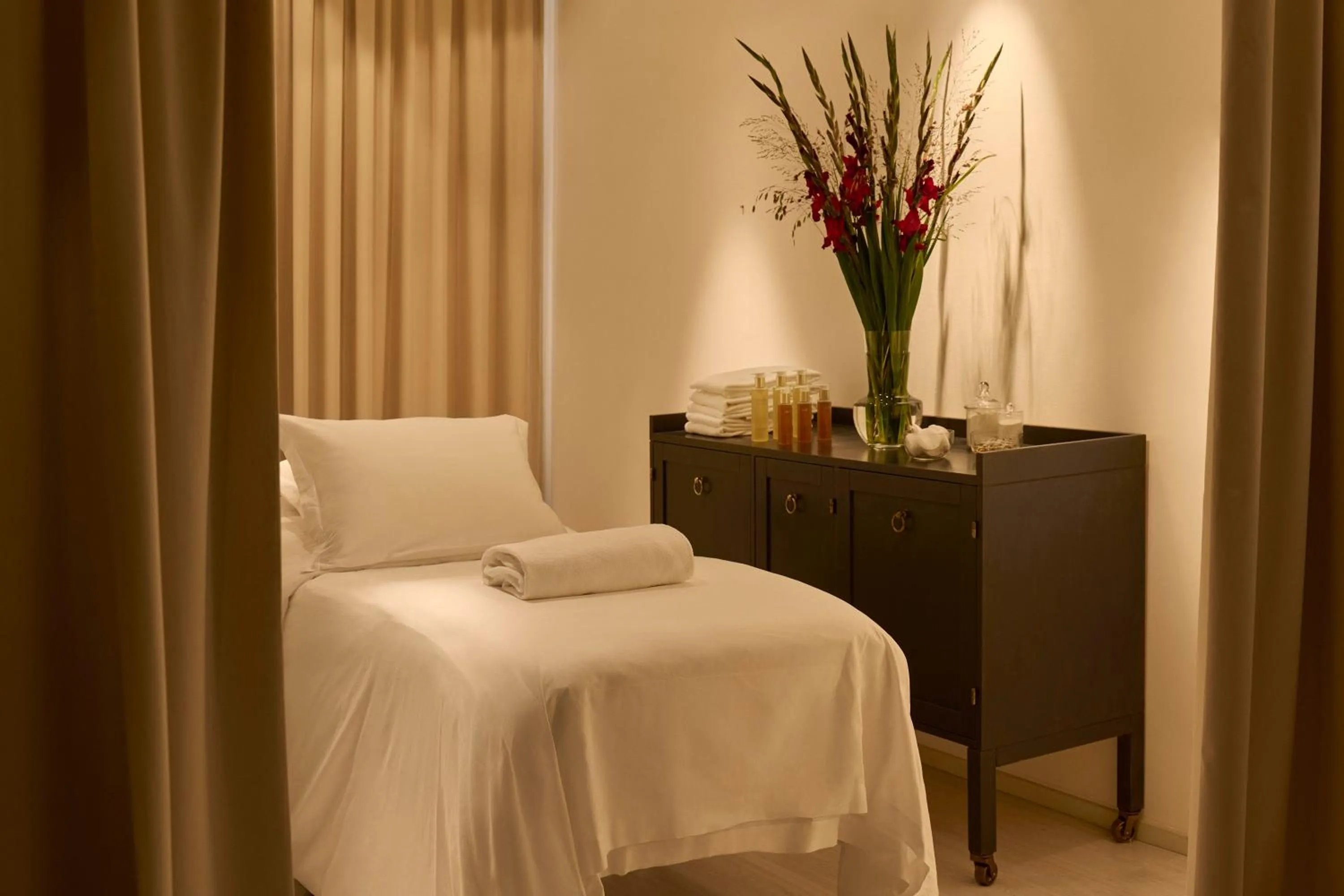 Massage, Bed in Hotel Diplomat Stockholm