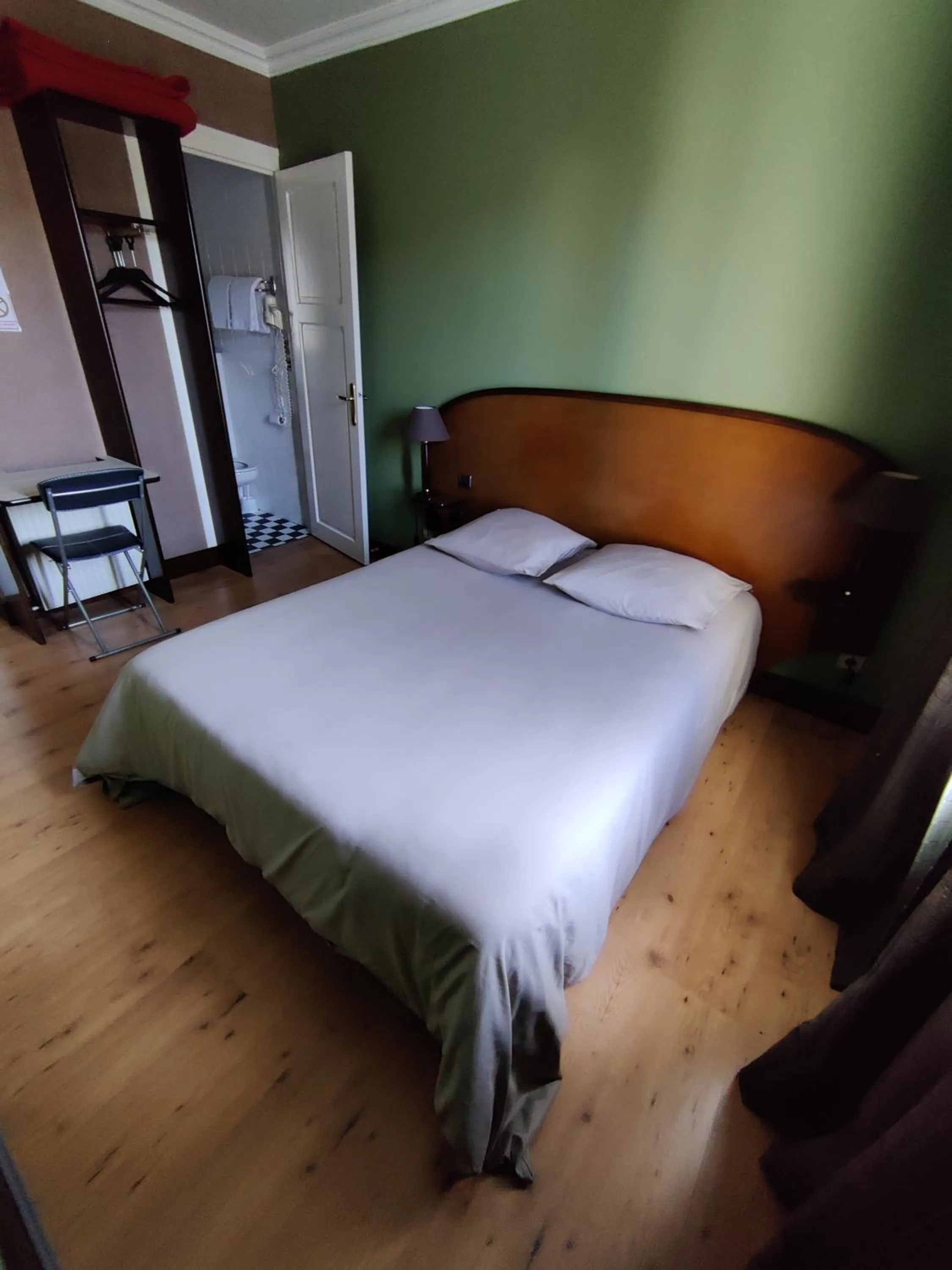 Bed in Hôtel Saint - Pierre