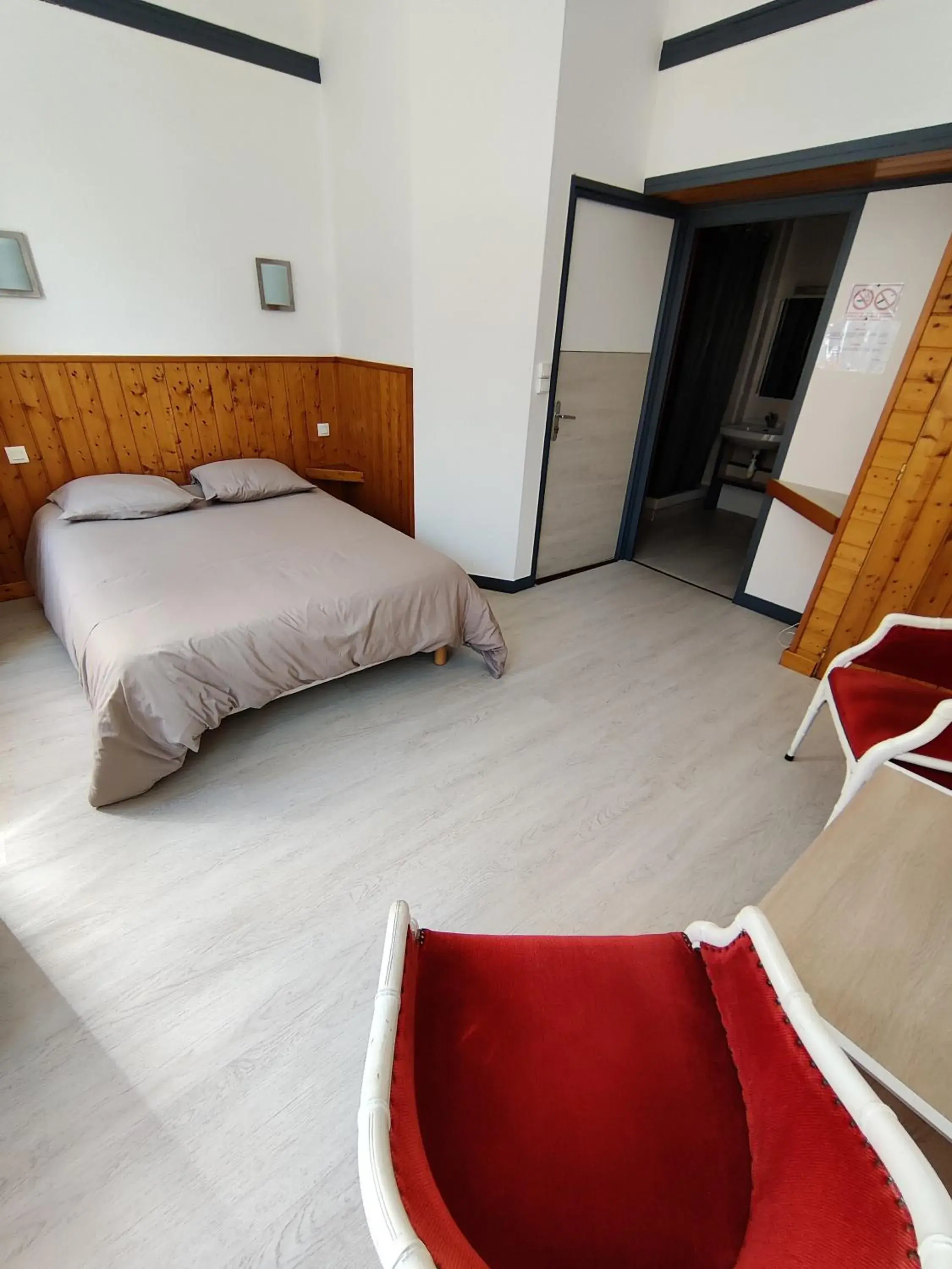 Classic Double Room in Hôtel Saint - Pierre Classic Double Room in Hôtel Saint - Pierre