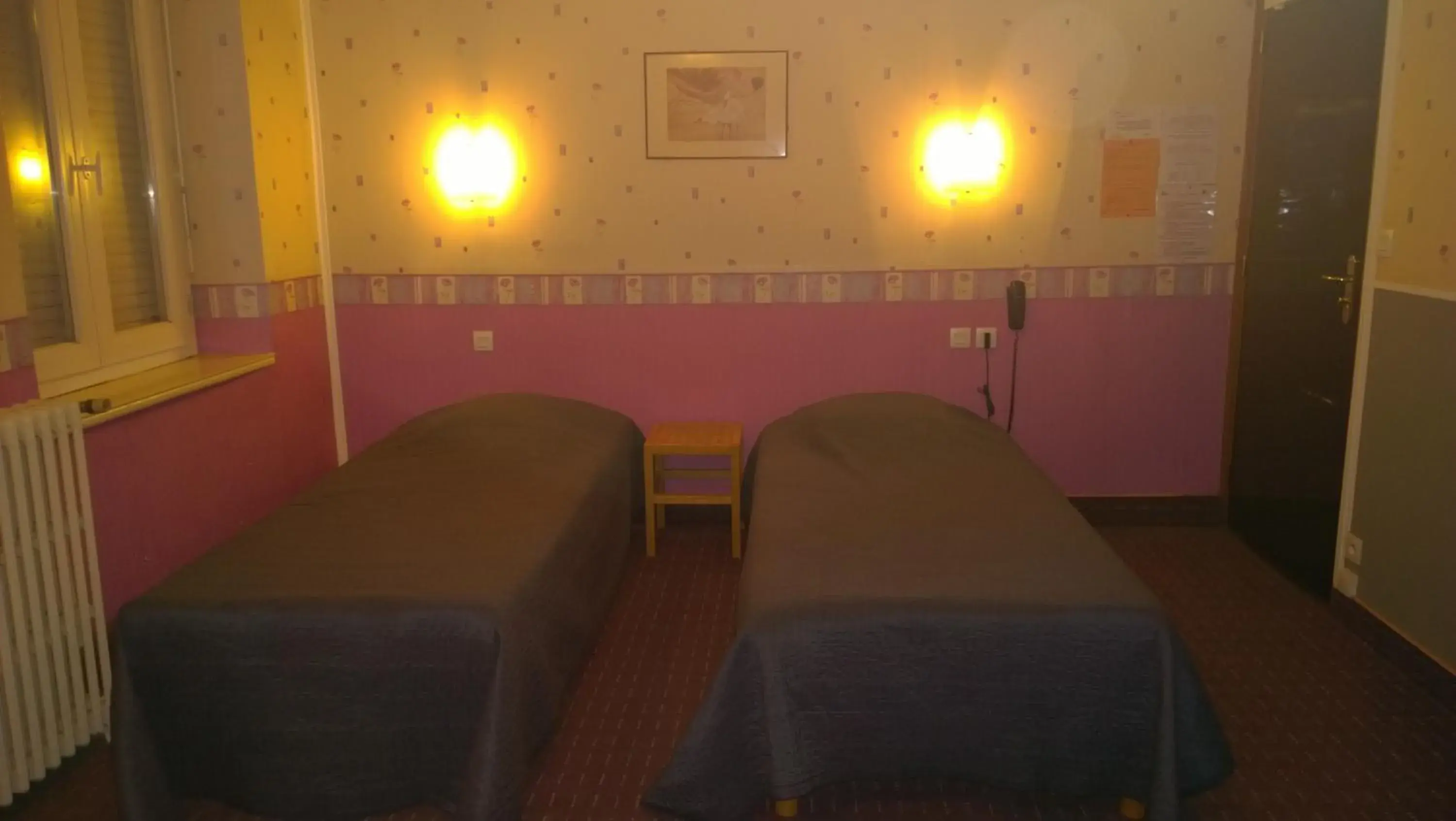 Classic Twin Room in Hôtel Saint - Pierre Classic Twin Room in Hôtel Saint - Pierre