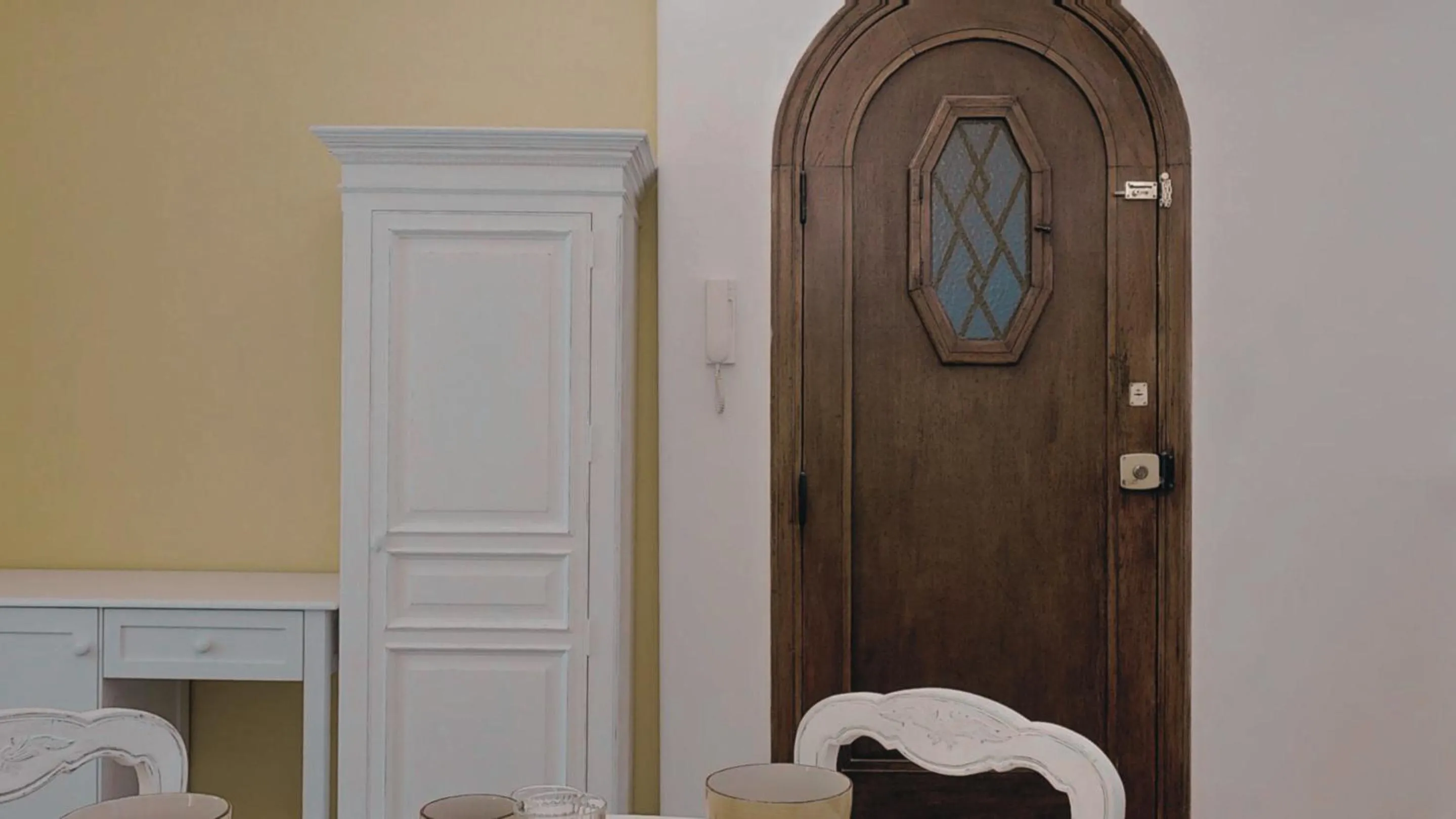 Facade/entrance in The Koukaki Residence