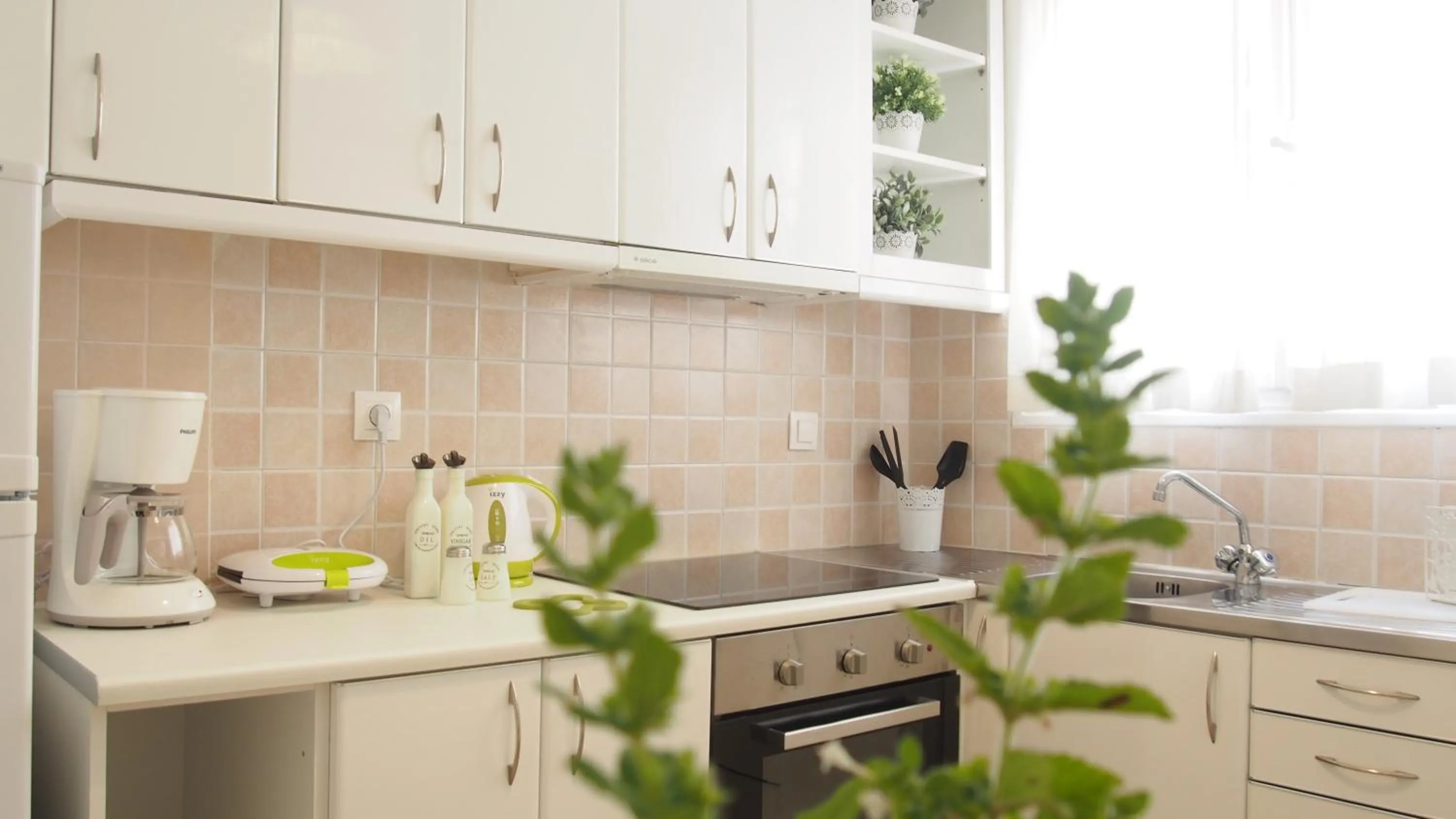 Coffee/tea facilities in The Koukaki Residence