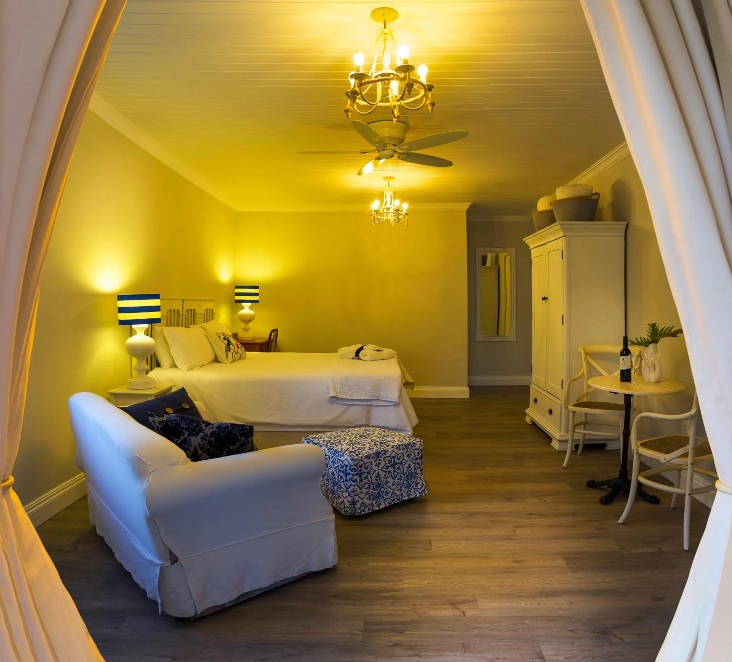 Photo of the whole room, Bed in Bright on 5th Guest house