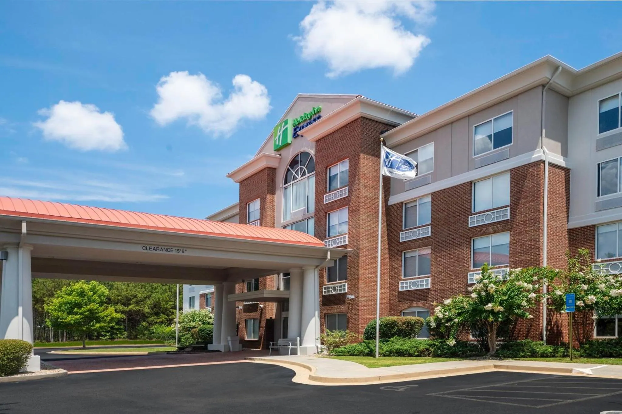 Property building in Holiday Inn Express and Suites Atlanta-Johns Creek by IHG
