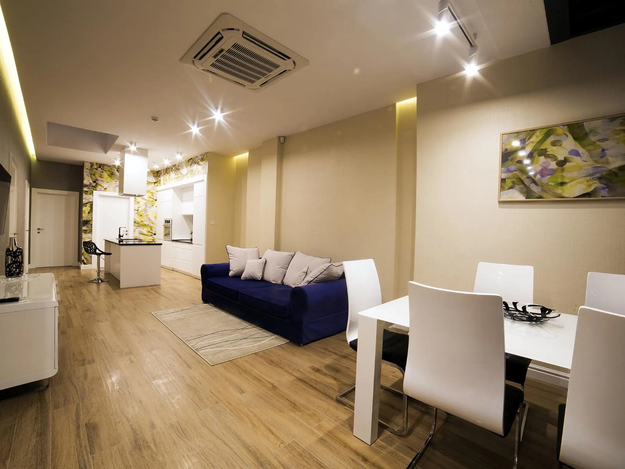 Photo of the whole room in Softly Residence