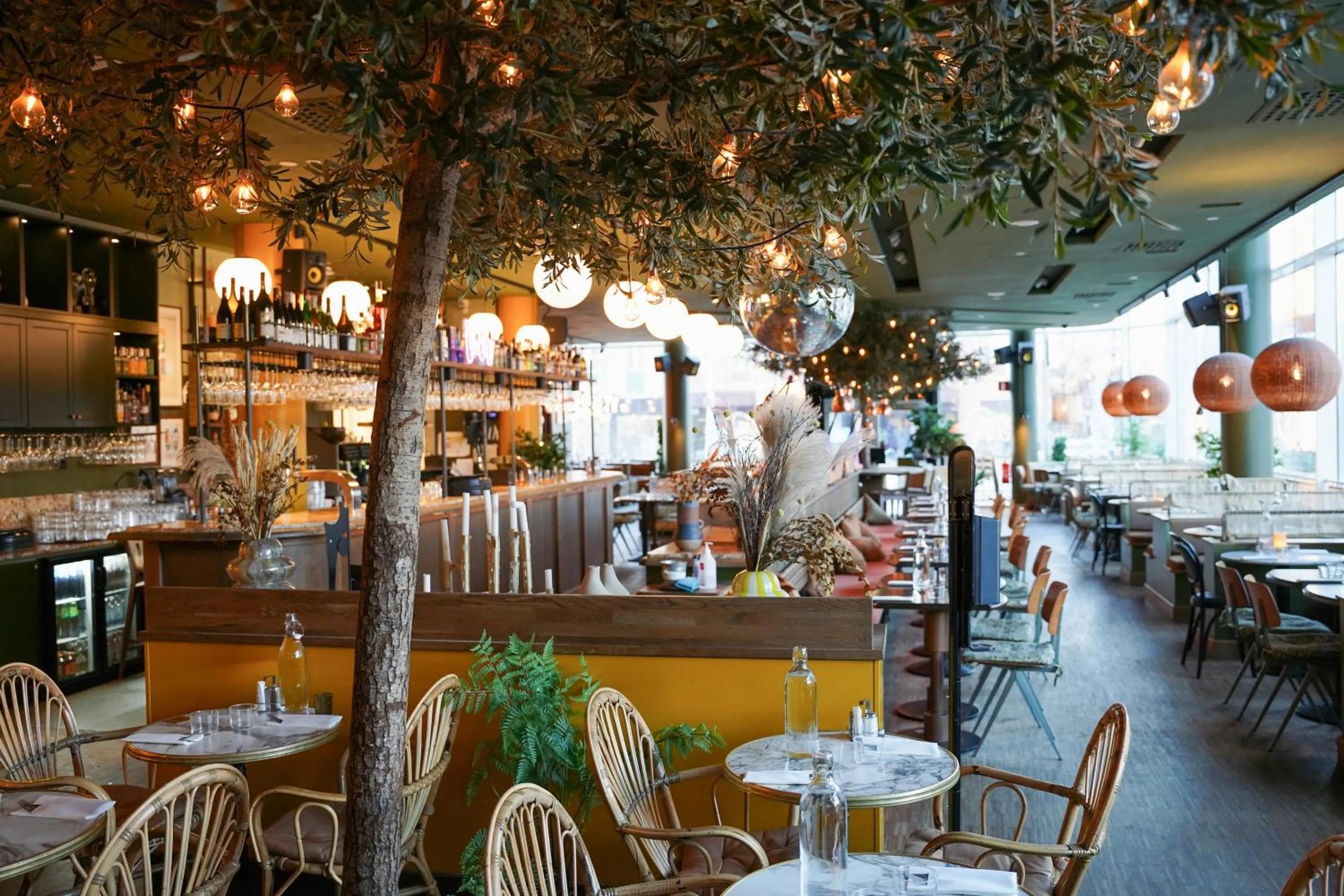 Restaurant/places to eat in Comfort Hotel Winn