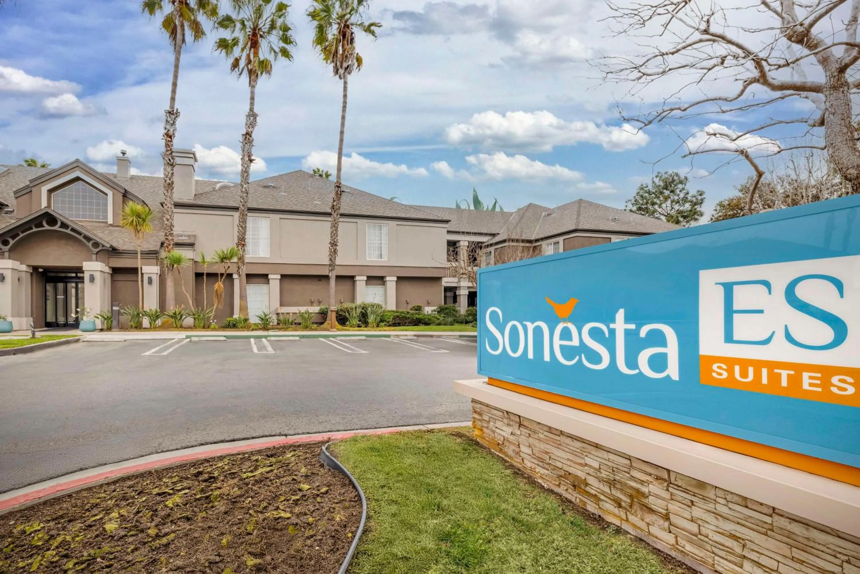 Property building in Sonesta ES Suites Torrance Redondo Beach