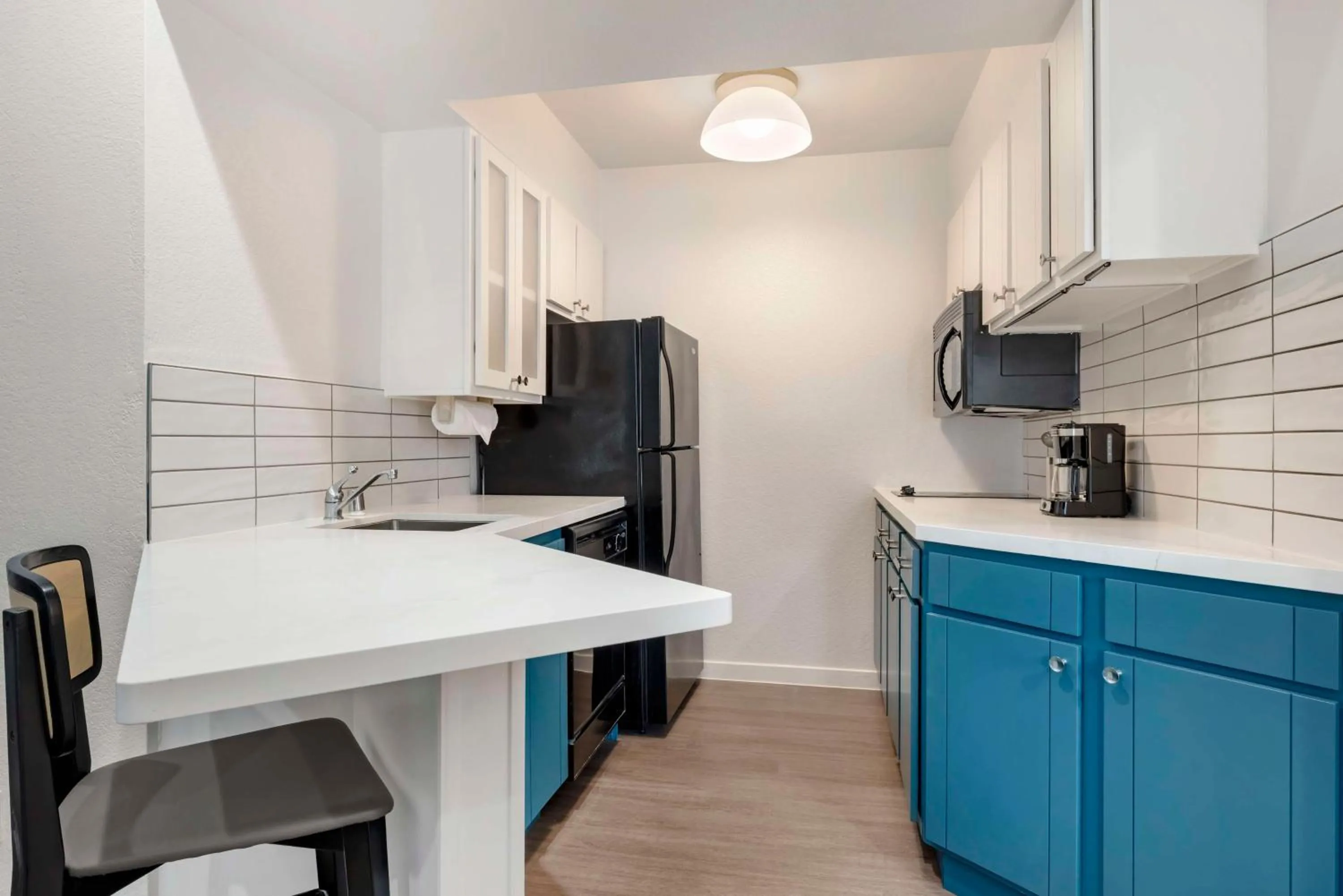 Kitchen or kitchenette in Sonesta ES Suites Torrance Redondo Beach