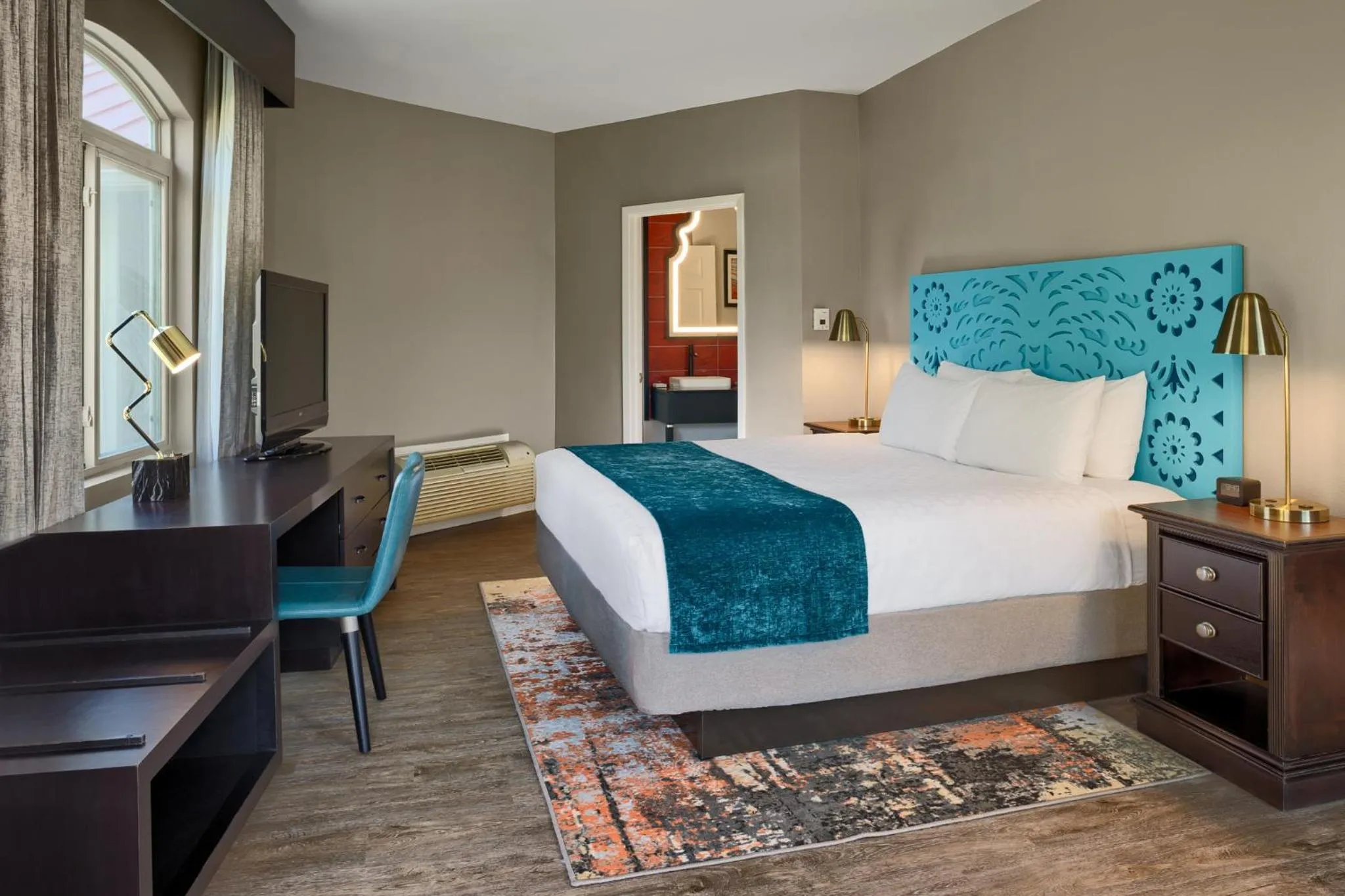 Photo of the whole room, Bed in Hotel Indigo San Antonio Riverwalk by IHG