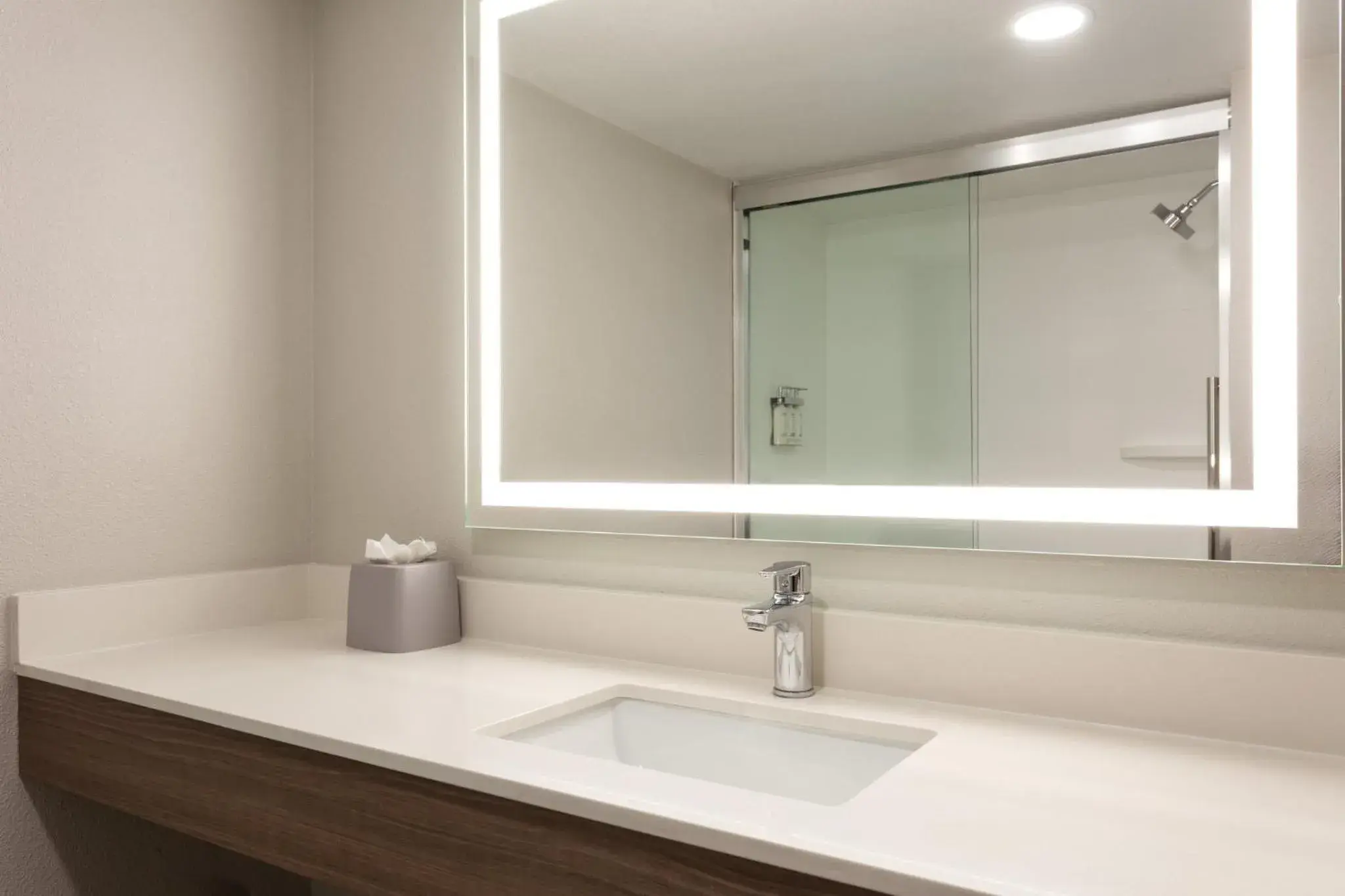 King Room - Mobility Access/Hearing Accessible in Holiday Inn Express Hotel & Suites Tampa-Rocky Point Island by IHG King Room - Mobility Access/Hearing Accessible in Holiday Inn Express Hotel & Suites Tampa-Rocky Point Island by IHG