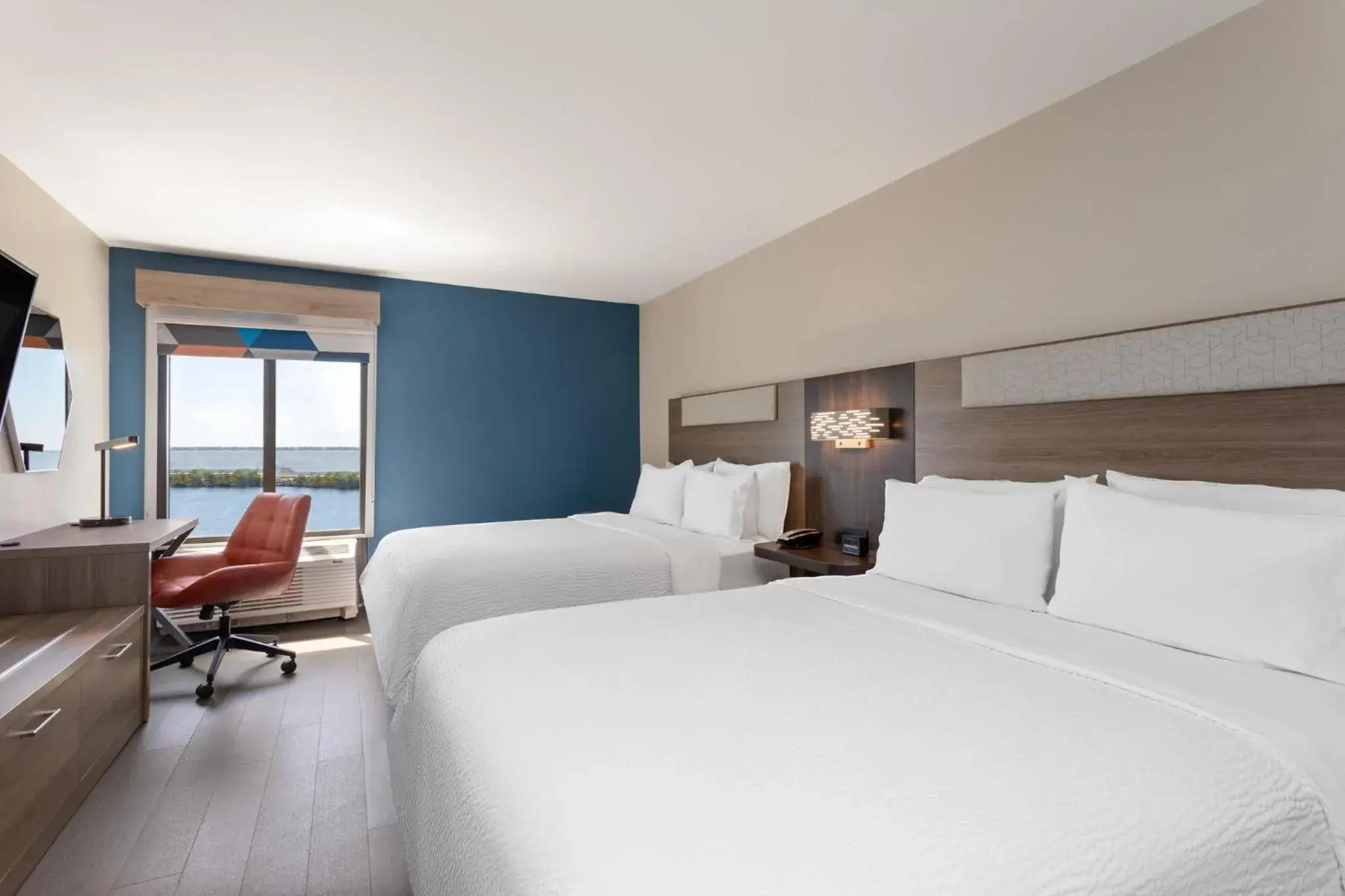 Bay View Twin Room in Holiday Inn Express Hotel & Suites Tampa-Rocky Point Island by IHG Bay View Twin Room in Holiday Inn Express Hotel & Suites Tampa-Rocky Point Island by IHG