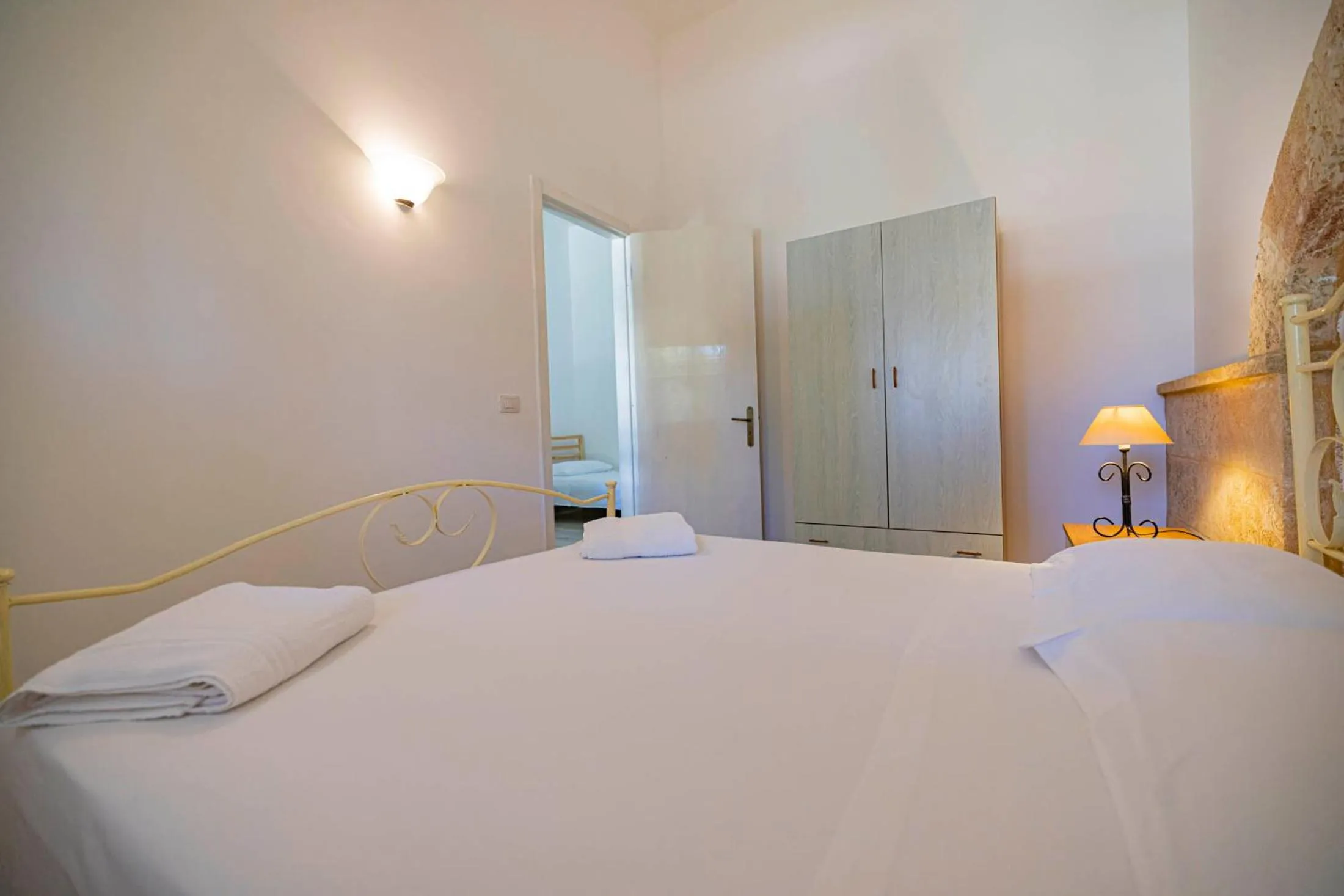 wardrobe, Bed in Agriturismo Le Tagliate