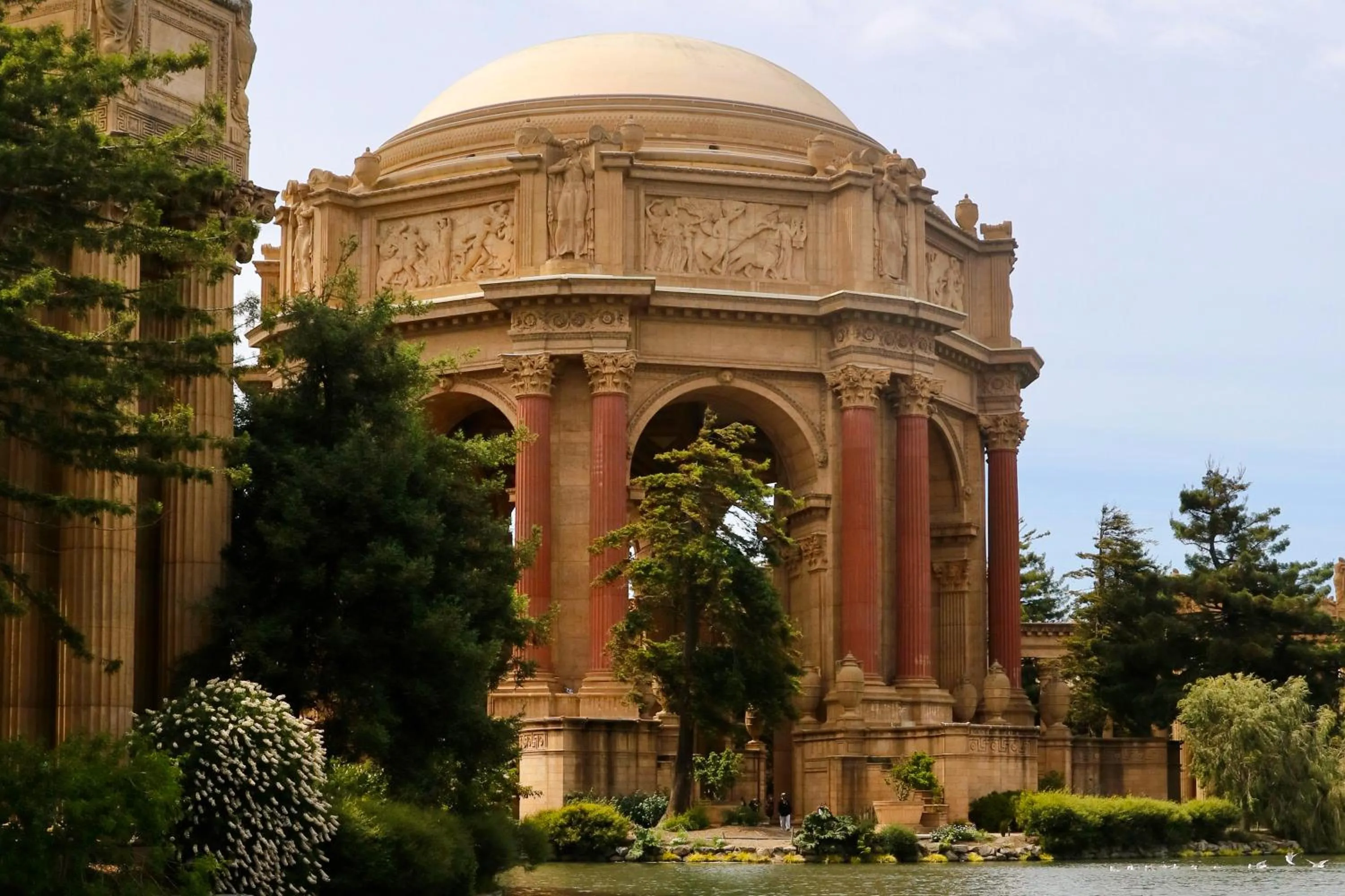 Nearby landmark in Hotel Del Sol