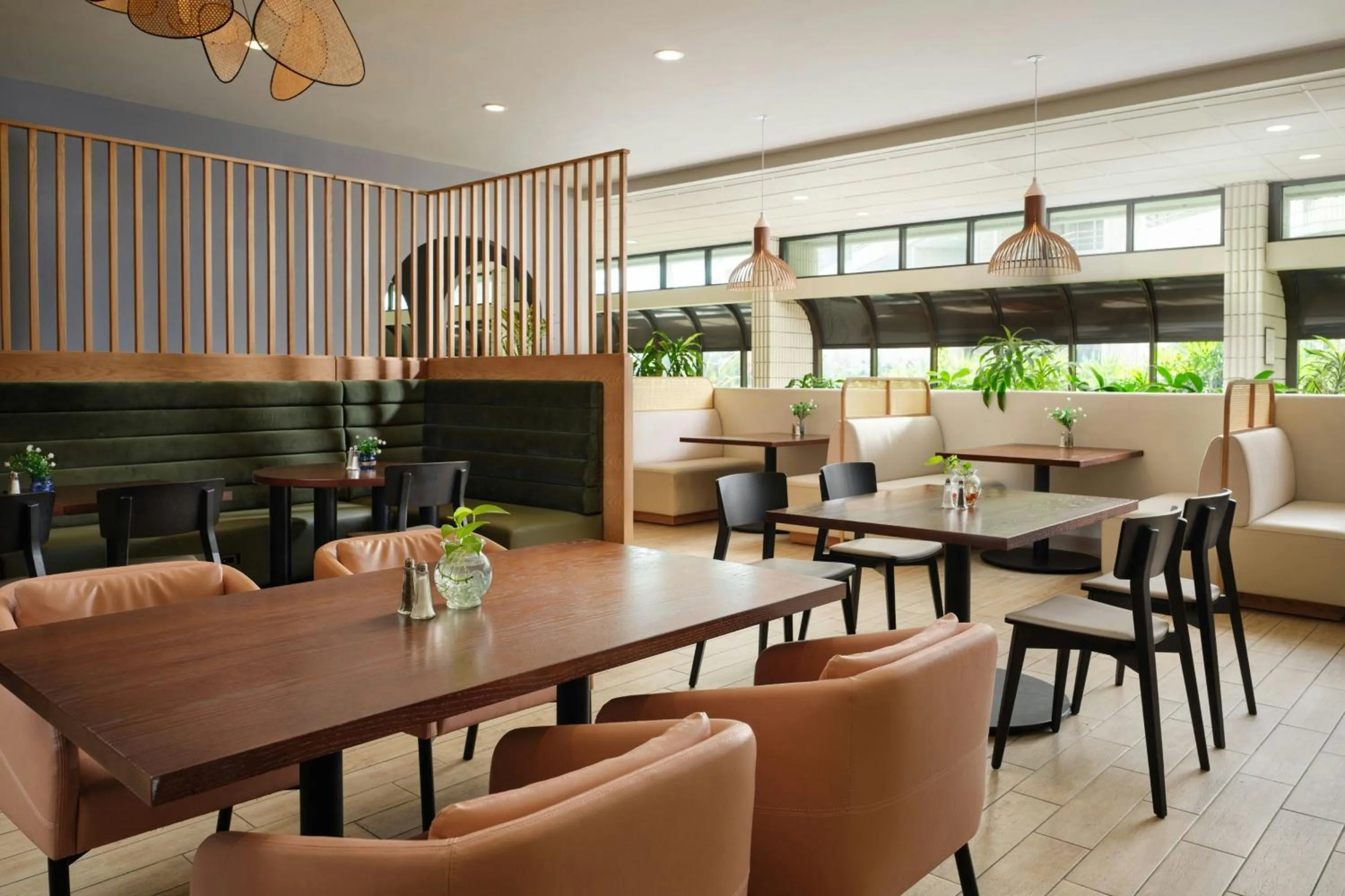 Restaurant/places to eat in Sheraton Tampa Brandon Hotel