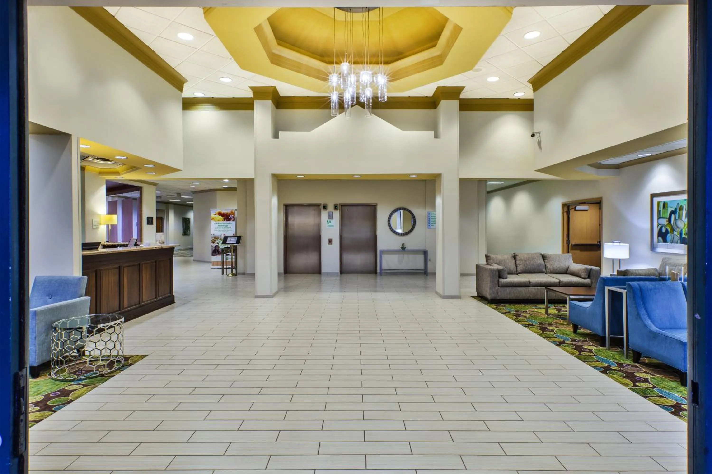 Property building in Holiday Inn & Suites Bolingbrook by IHG