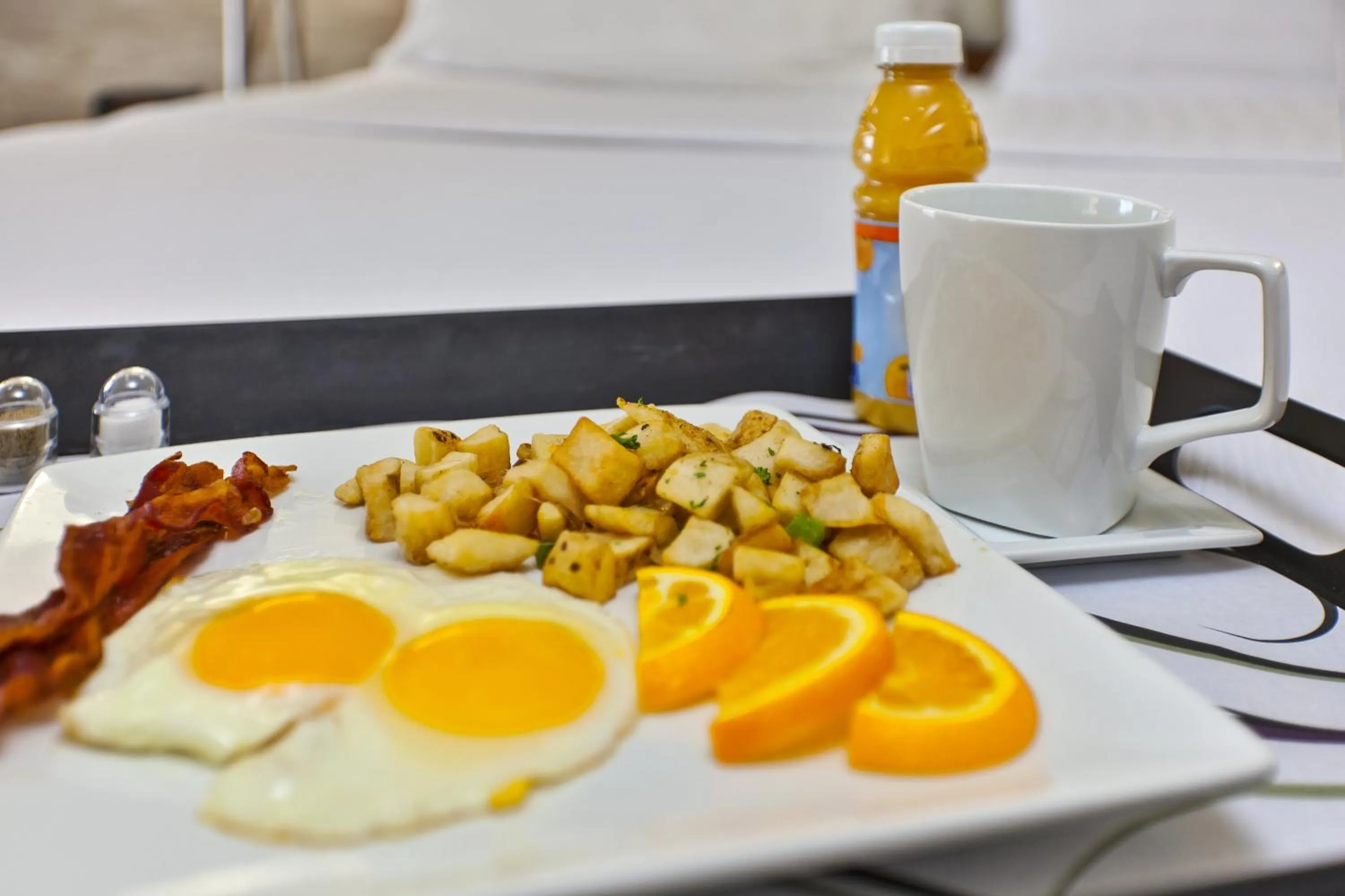 Photo of the whole room in Holiday Inn & Suites Bolingbrook by IHG