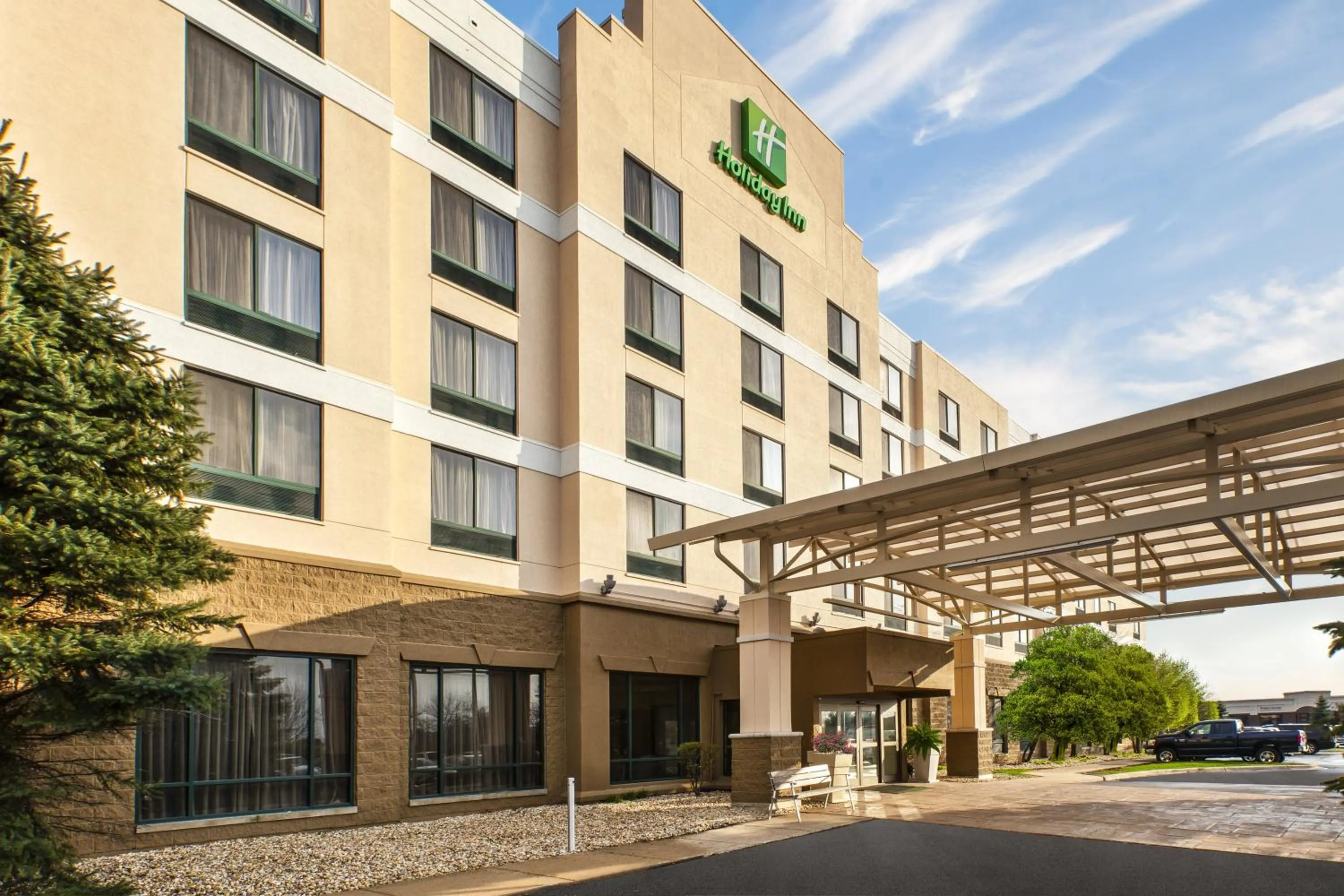 Property building in Holiday Inn & Suites Bolingbrook by IHG