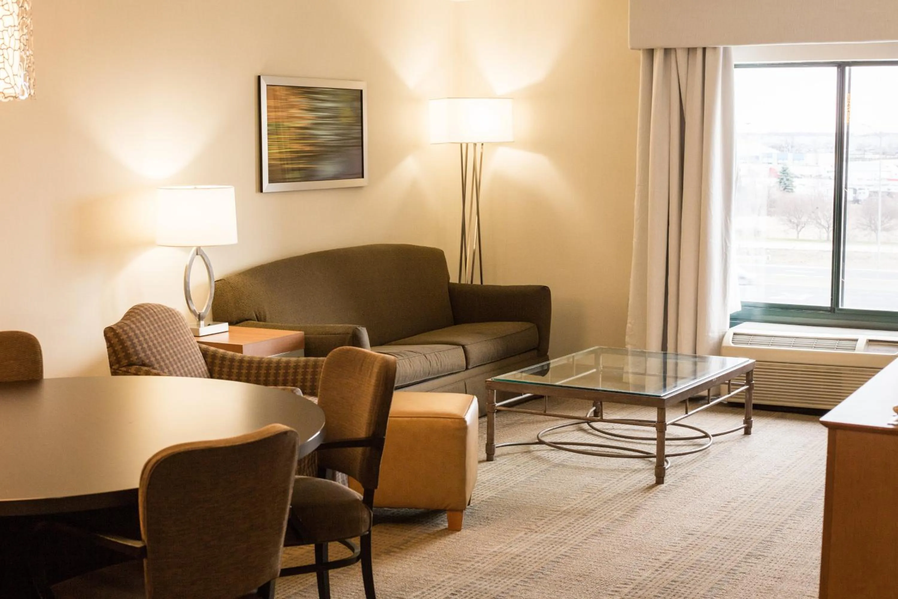 Bedroom in Holiday Inn & Suites Bolingbrook by IHG