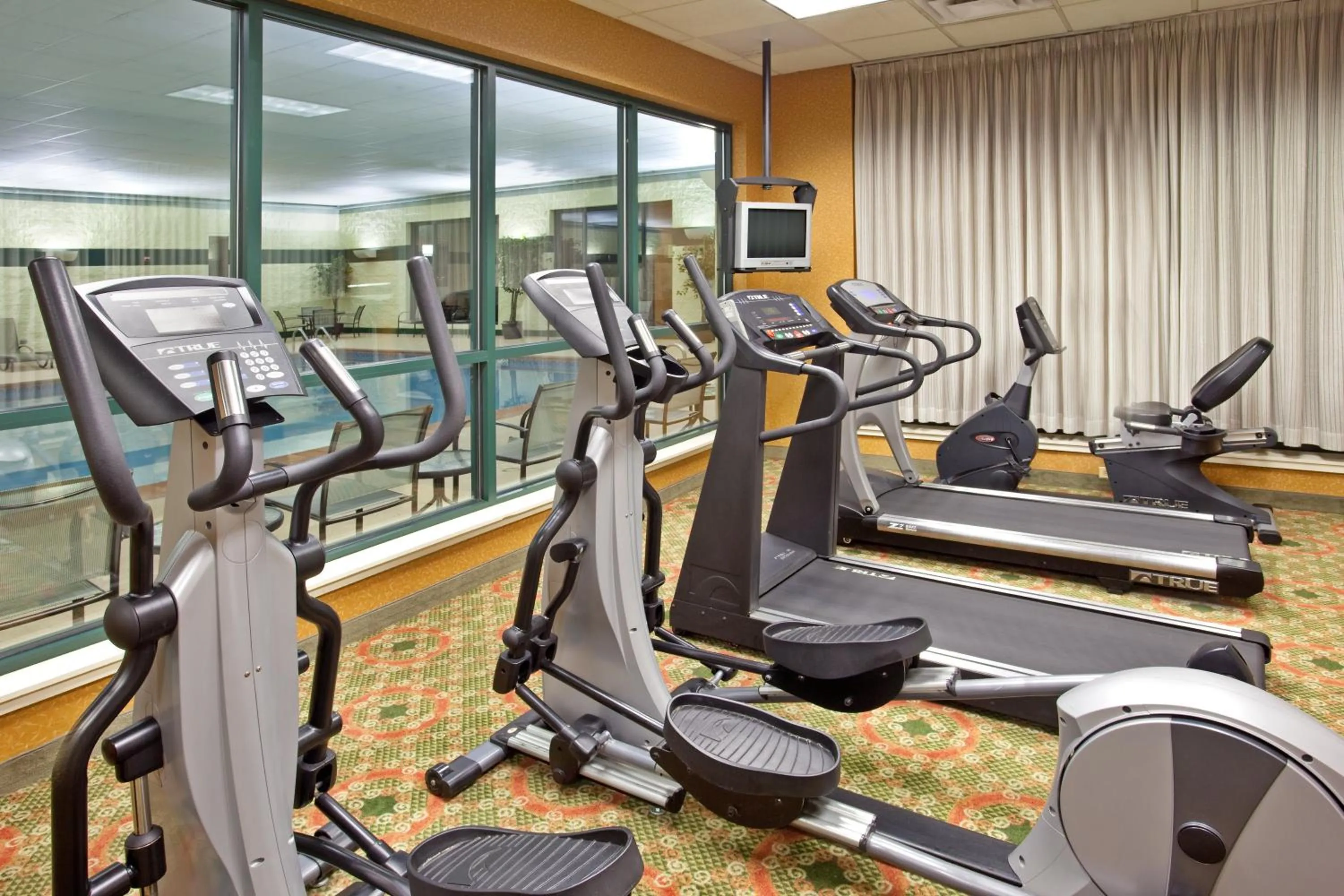 Fitness centre/facilities in Holiday Inn & Suites Bolingbrook by IHG