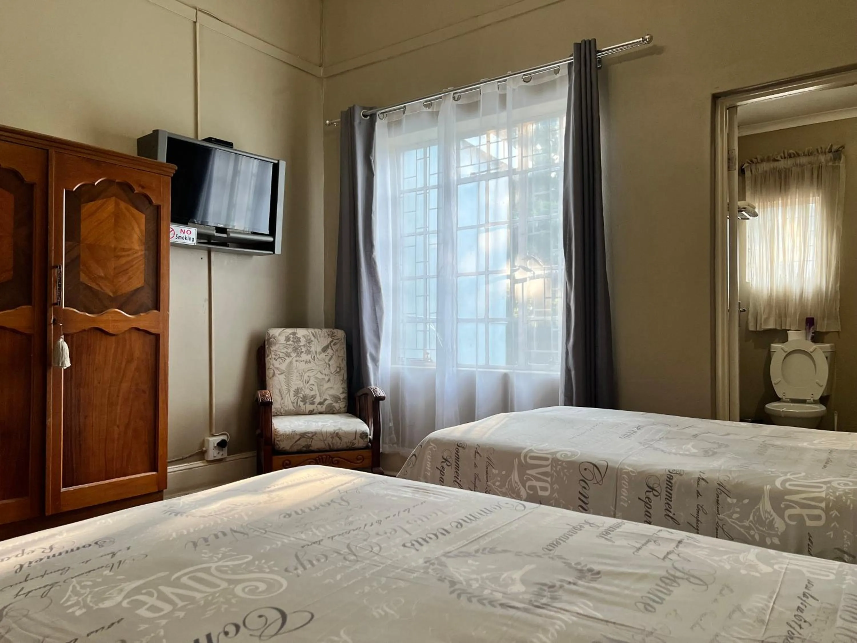 Bedroom, Bed in khaya4u Guesthouse