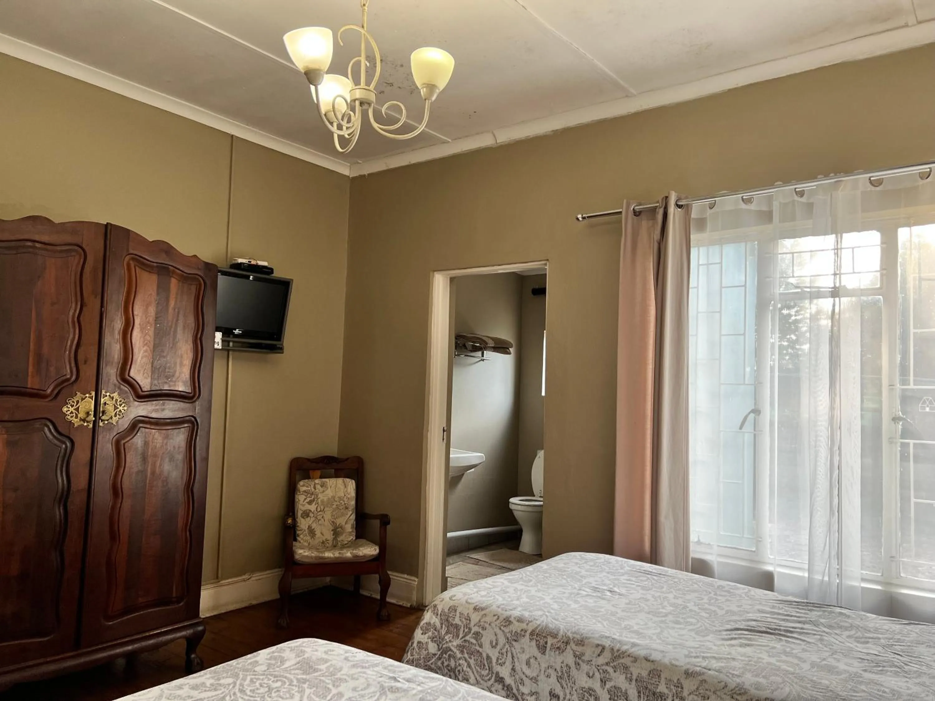 Bedroom, Bed in khaya4u Guesthouse