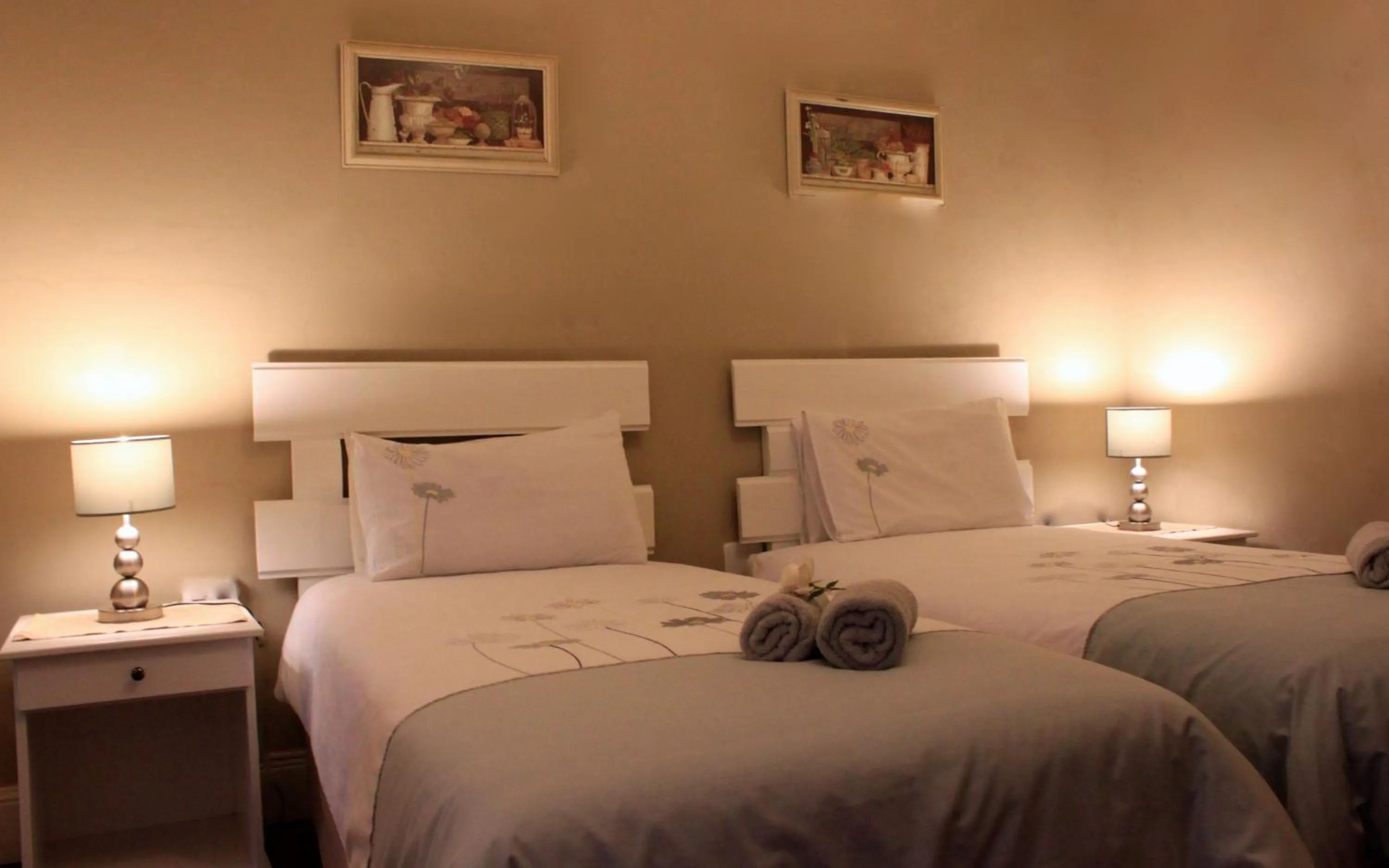 Property building, Bed in khaya4u Guesthouse