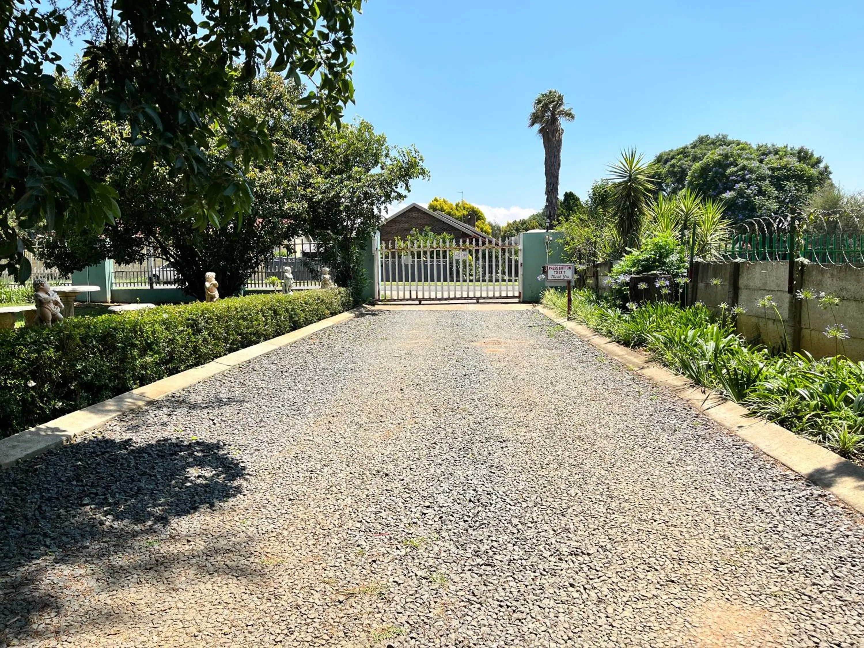 Facade/entrance in khaya4u Guesthouse