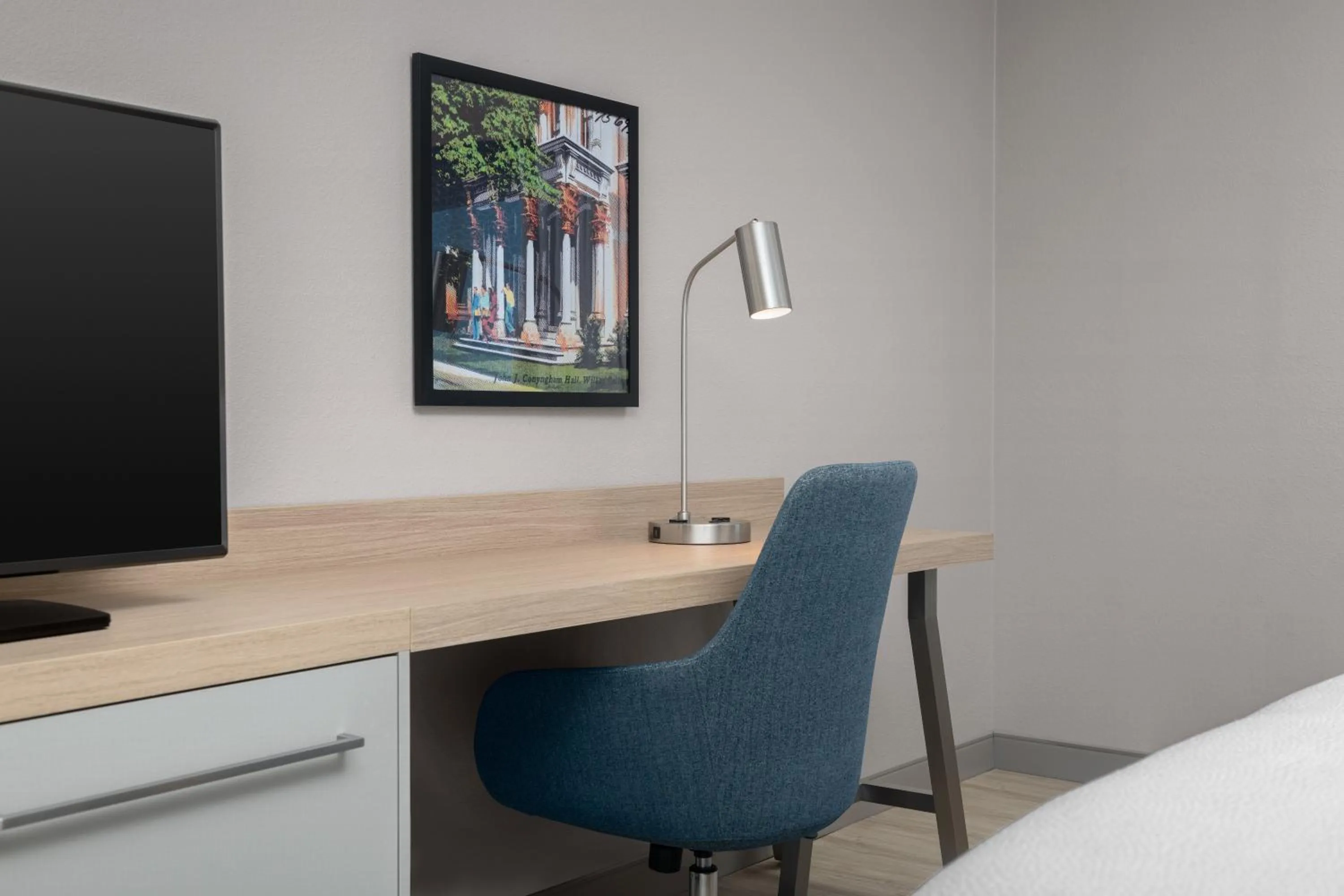 TV and multimedia in Hilton Garden Inn Wilkes-Barre