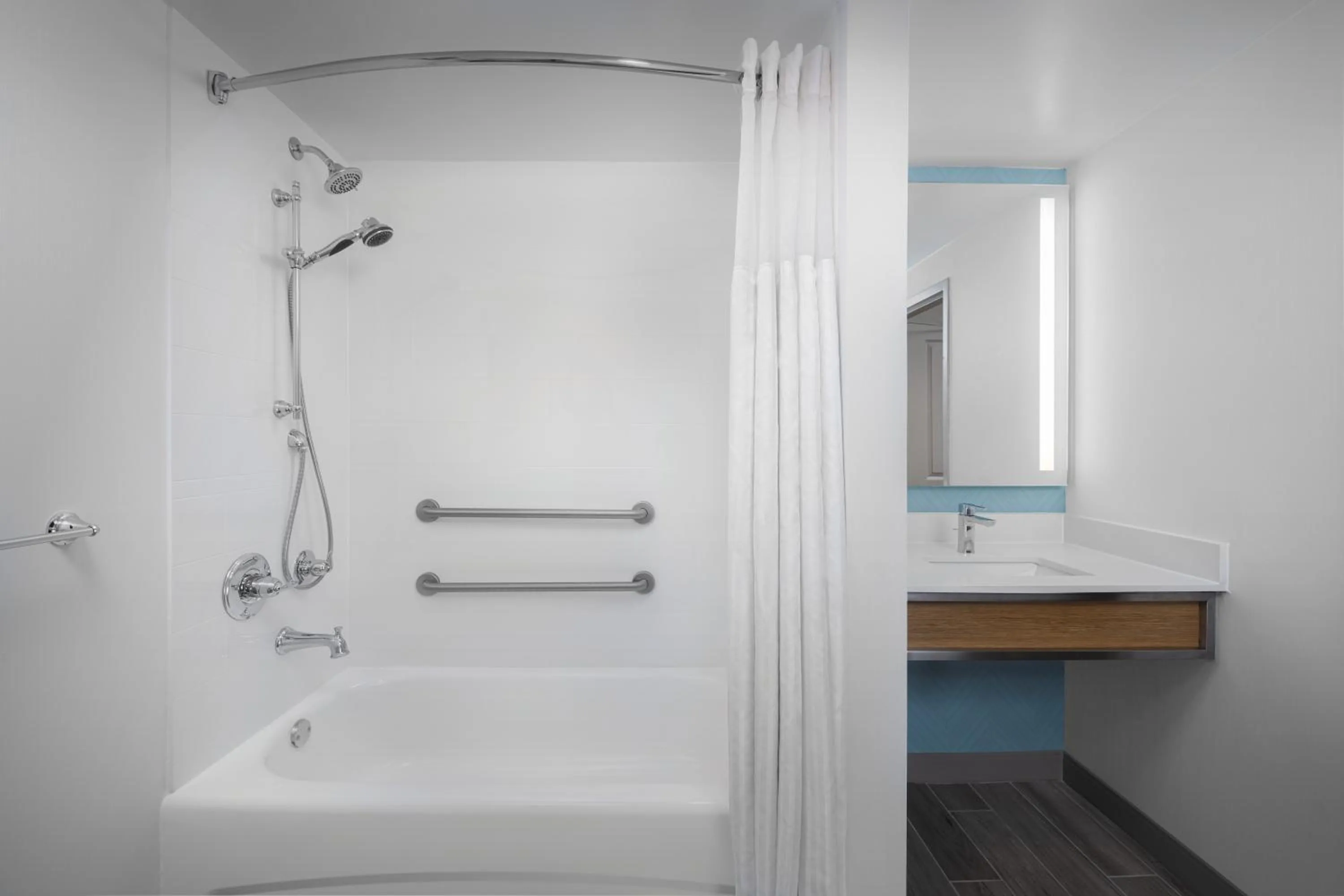 Bath in Hilton Garden Inn Wilkes-Barre