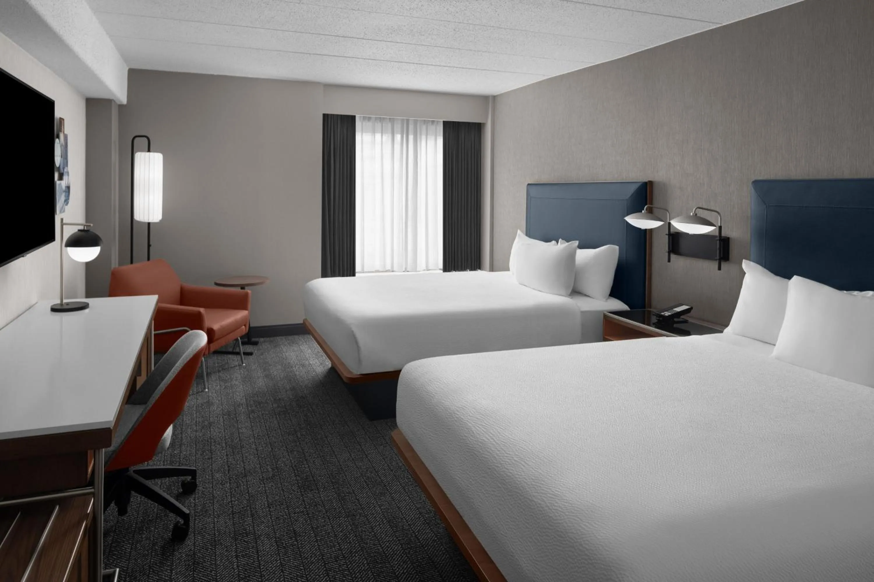 Photo of the whole room, Bed in Courtyard by Marriott Pittsburgh University Center