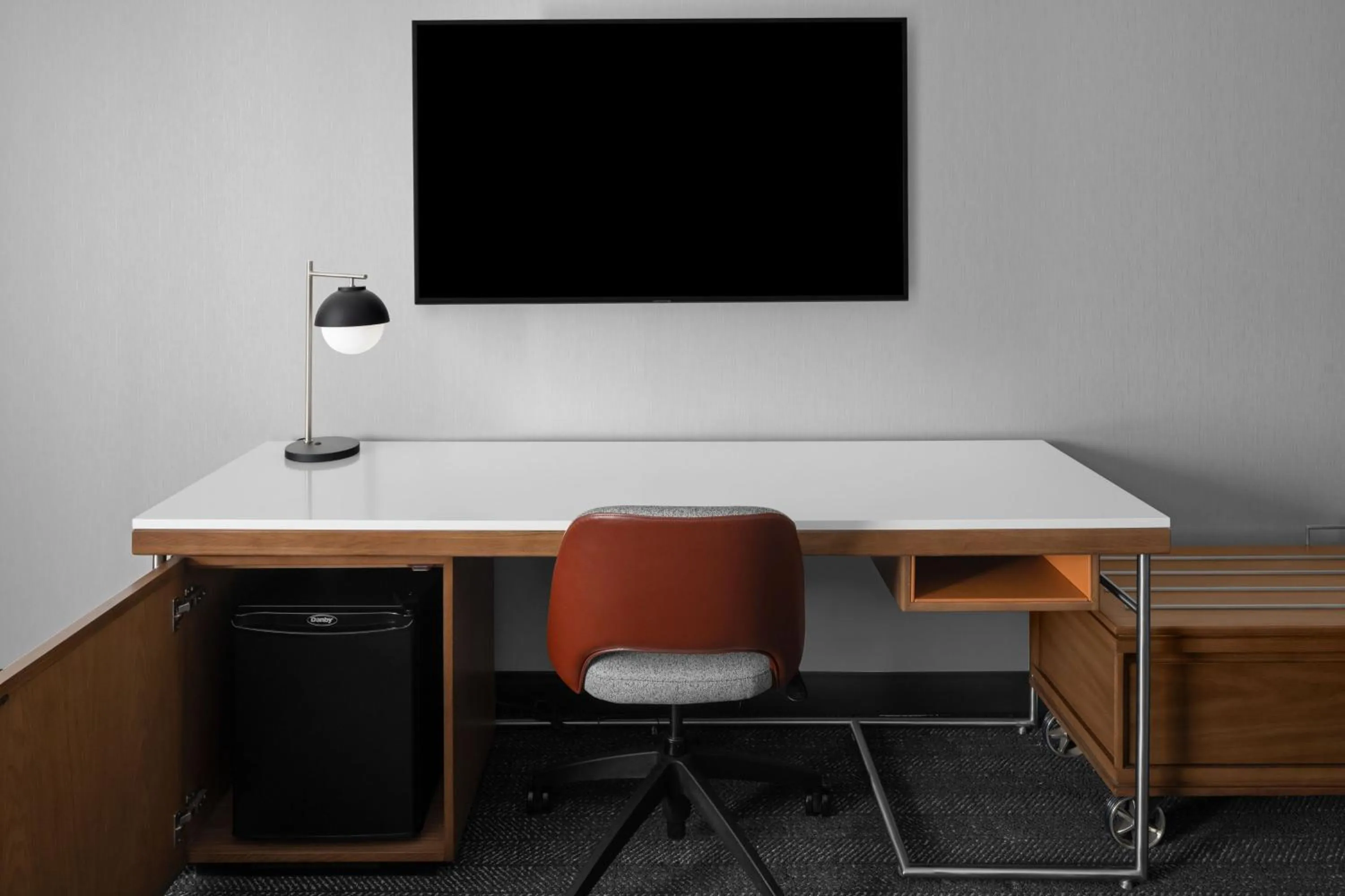 Photo of the whole room in Courtyard by Marriott Pittsburgh University Center