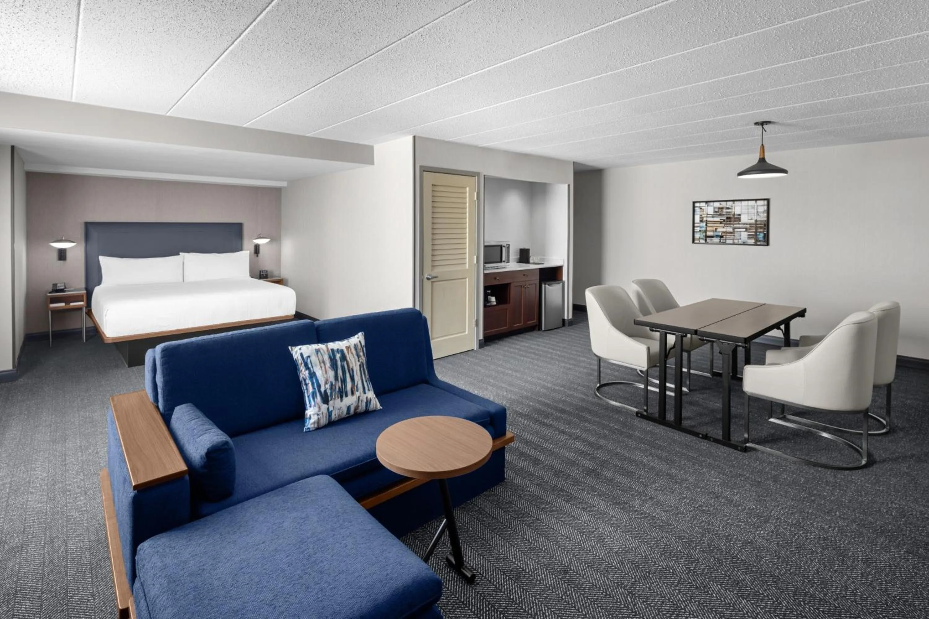 Bedroom, Bed in Courtyard by Marriott Pittsburgh University Center