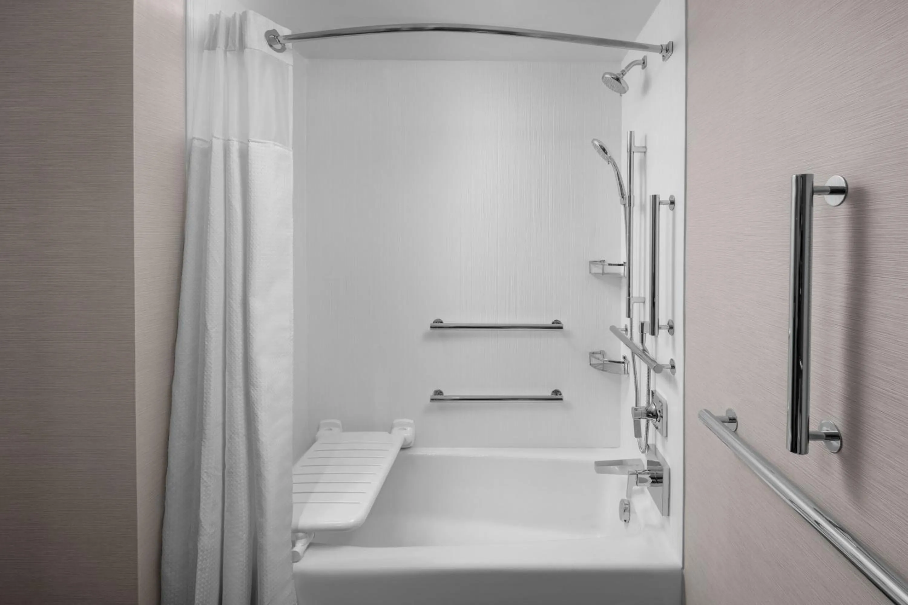 Bathroom in Courtyard by Marriott Pittsburgh University Center