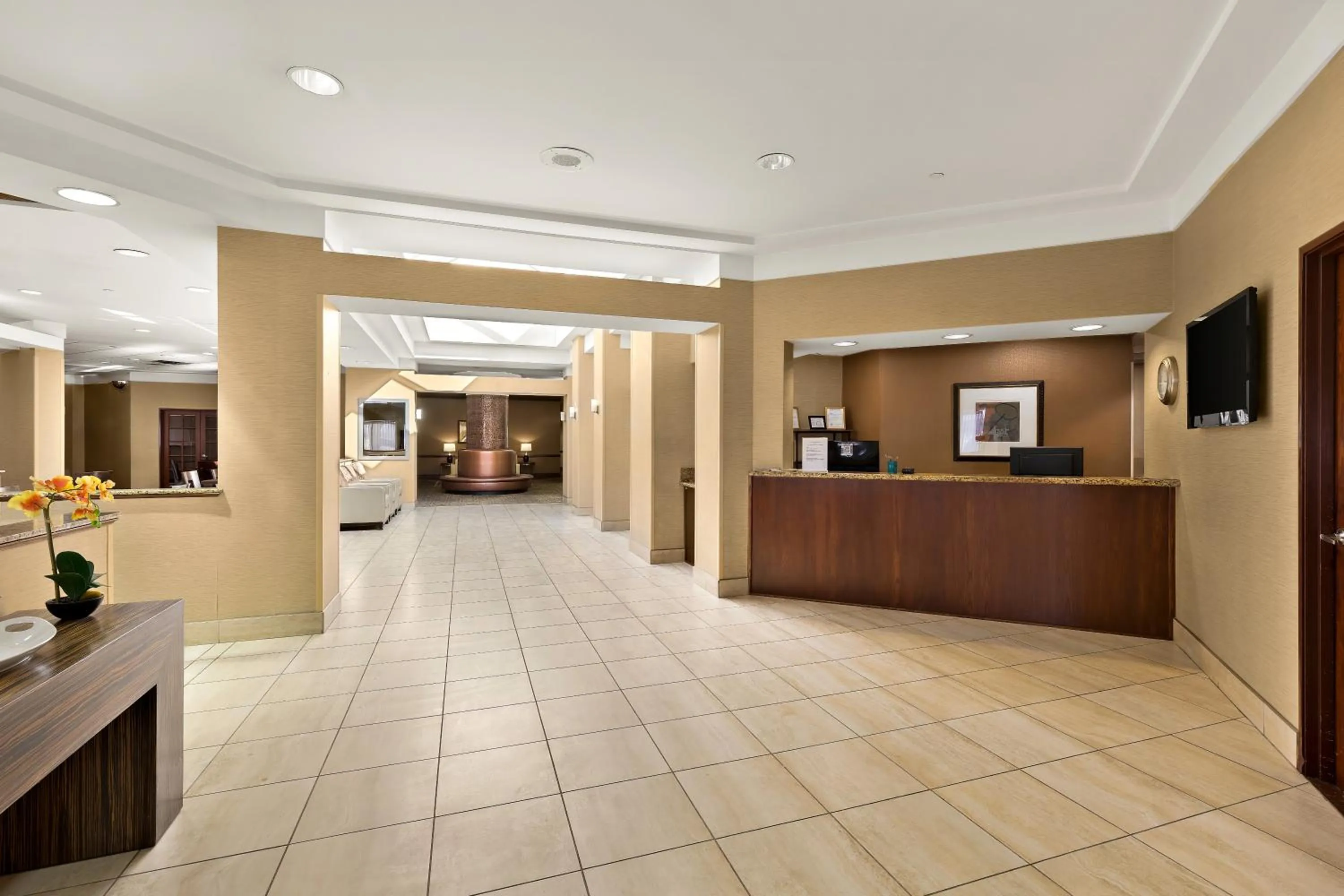Lobby or reception in Hotel RL Cleveland Airport West