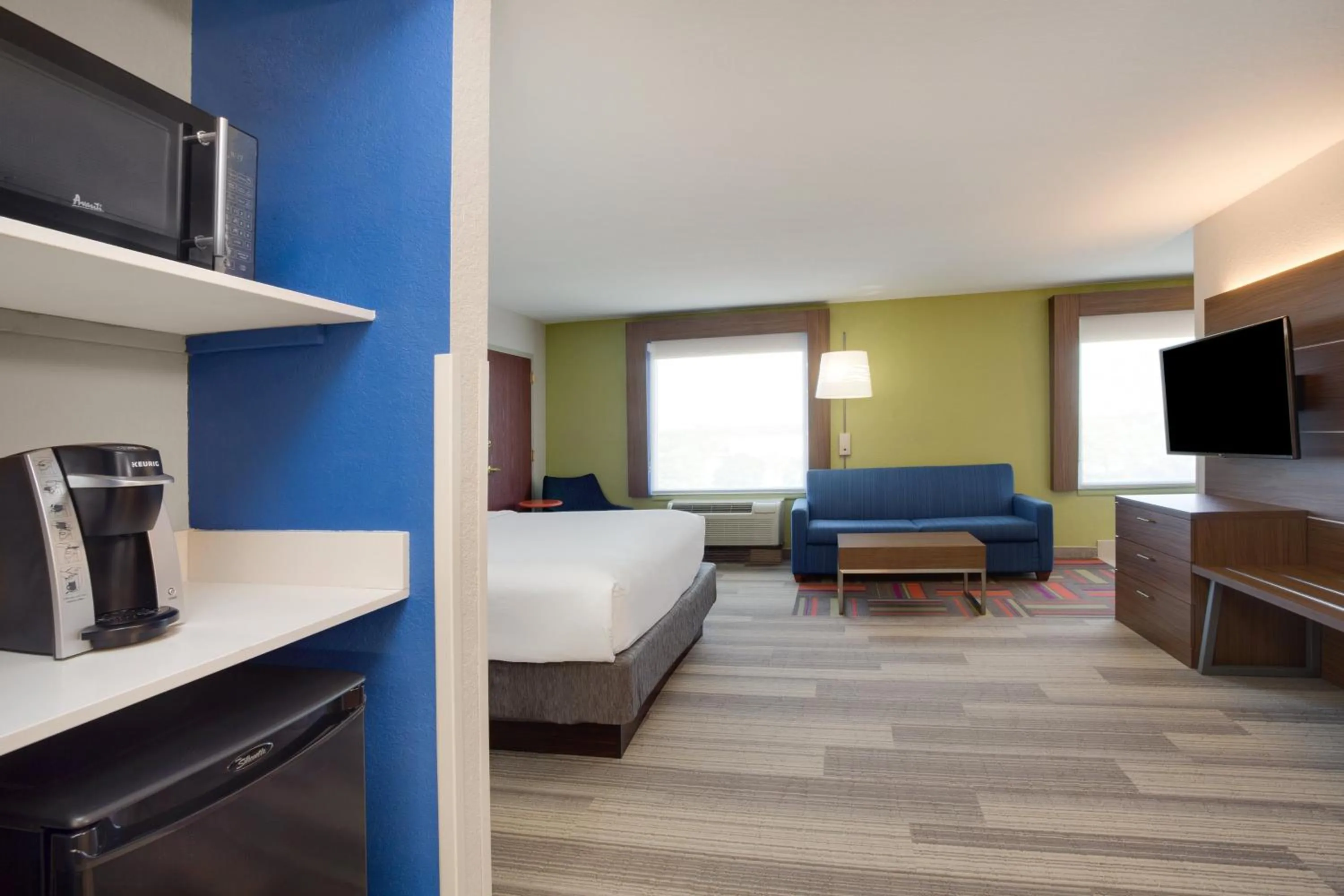 Photo of the whole room, Bed in Holiday Inn Express Hotel & Suites Tampa-Fairgrounds-Casino by IHG