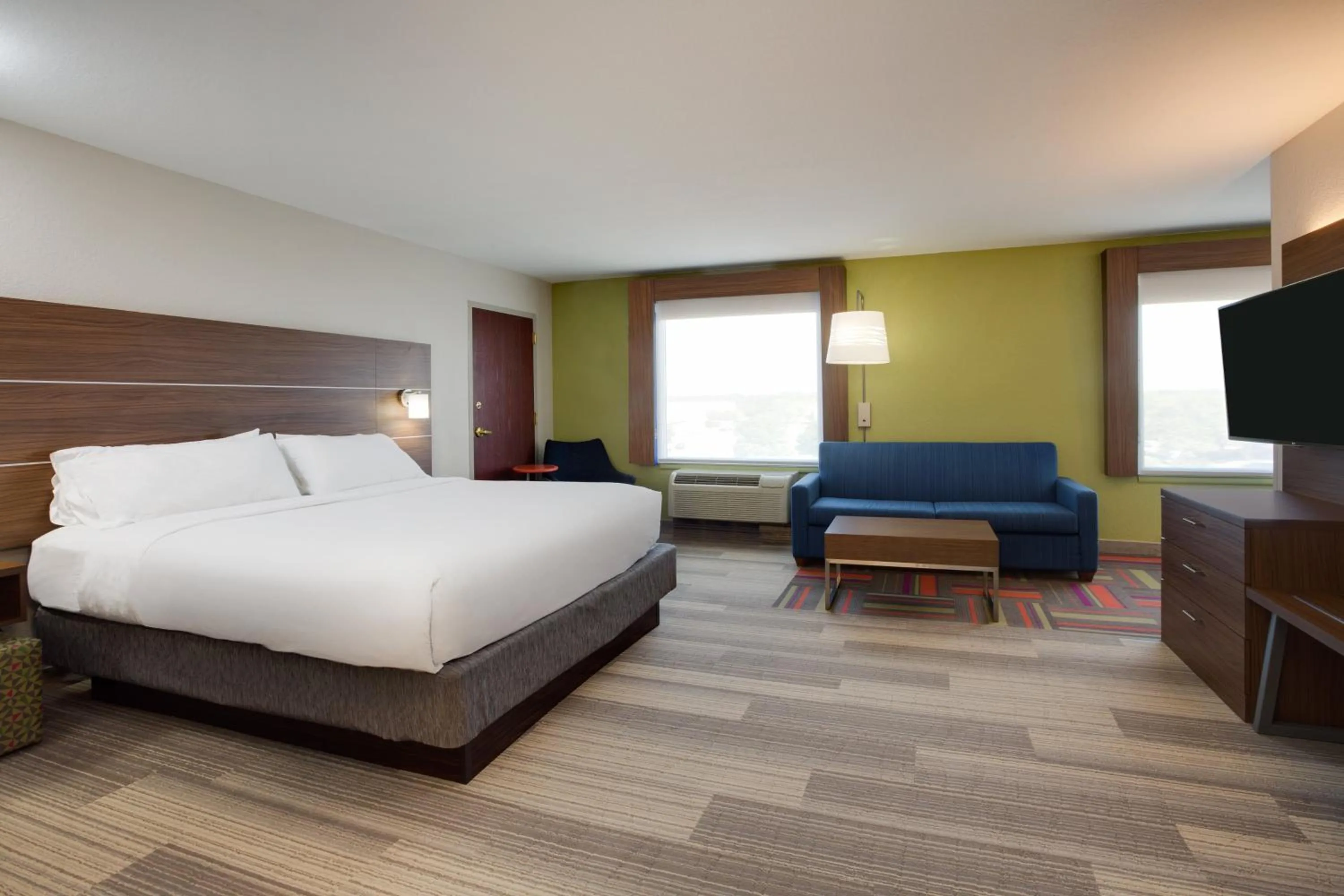 Photo of the whole room, Bed in Holiday Inn Express Hotel & Suites Tampa-Fairgrounds-Casino by IHG