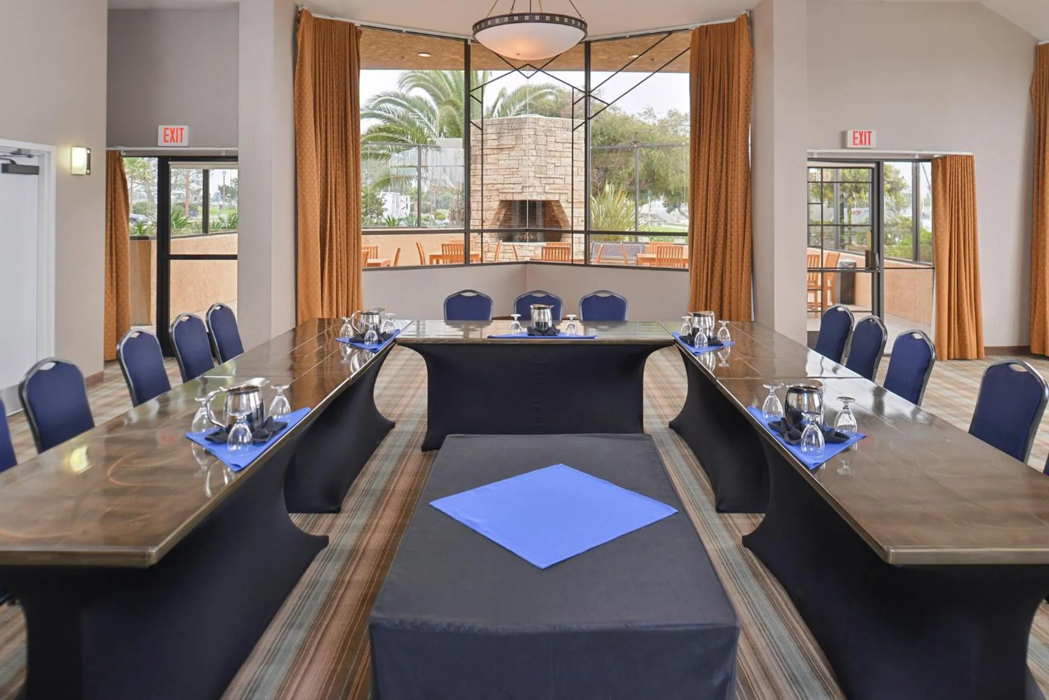 Meeting/conference room in Holiday Inn Express Hotel & Suites Ventura Harbor by IHG