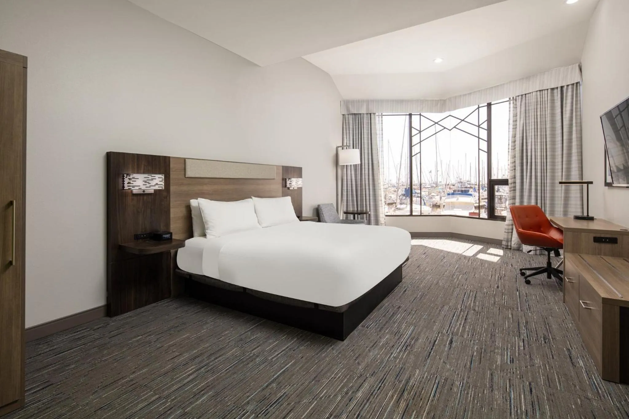 Photo of the whole room, Bed in Holiday Inn Express Hotel & Suites Ventura Harbor by IHG