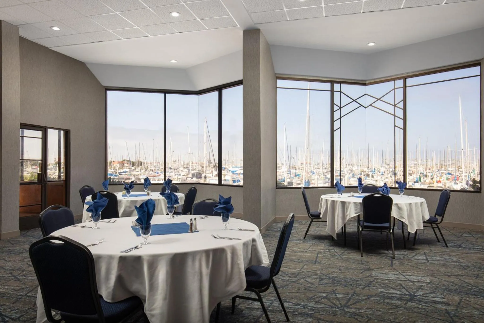 Meeting/conference room in Holiday Inn Express Hotel & Suites Ventura Harbor by IHG