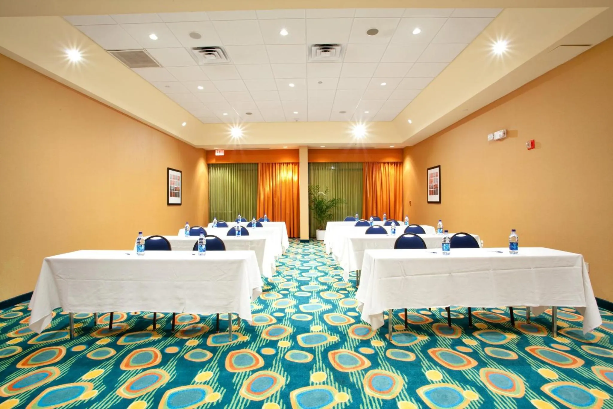 Meeting/conference room in Holiday Inn Express & Suites VA Beach Oceanfront by IHG