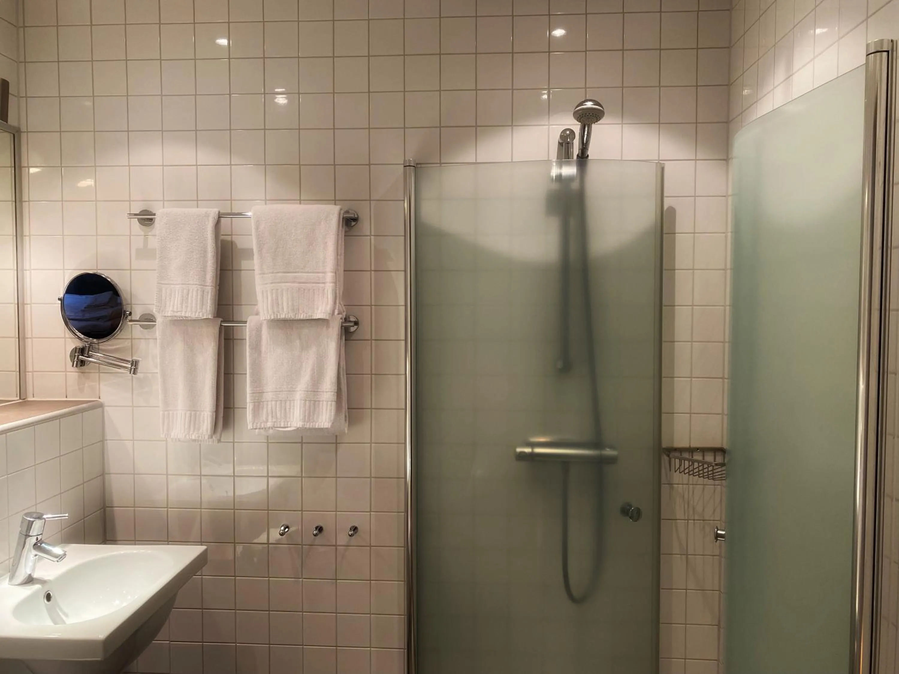 Shower in Hotel Villan